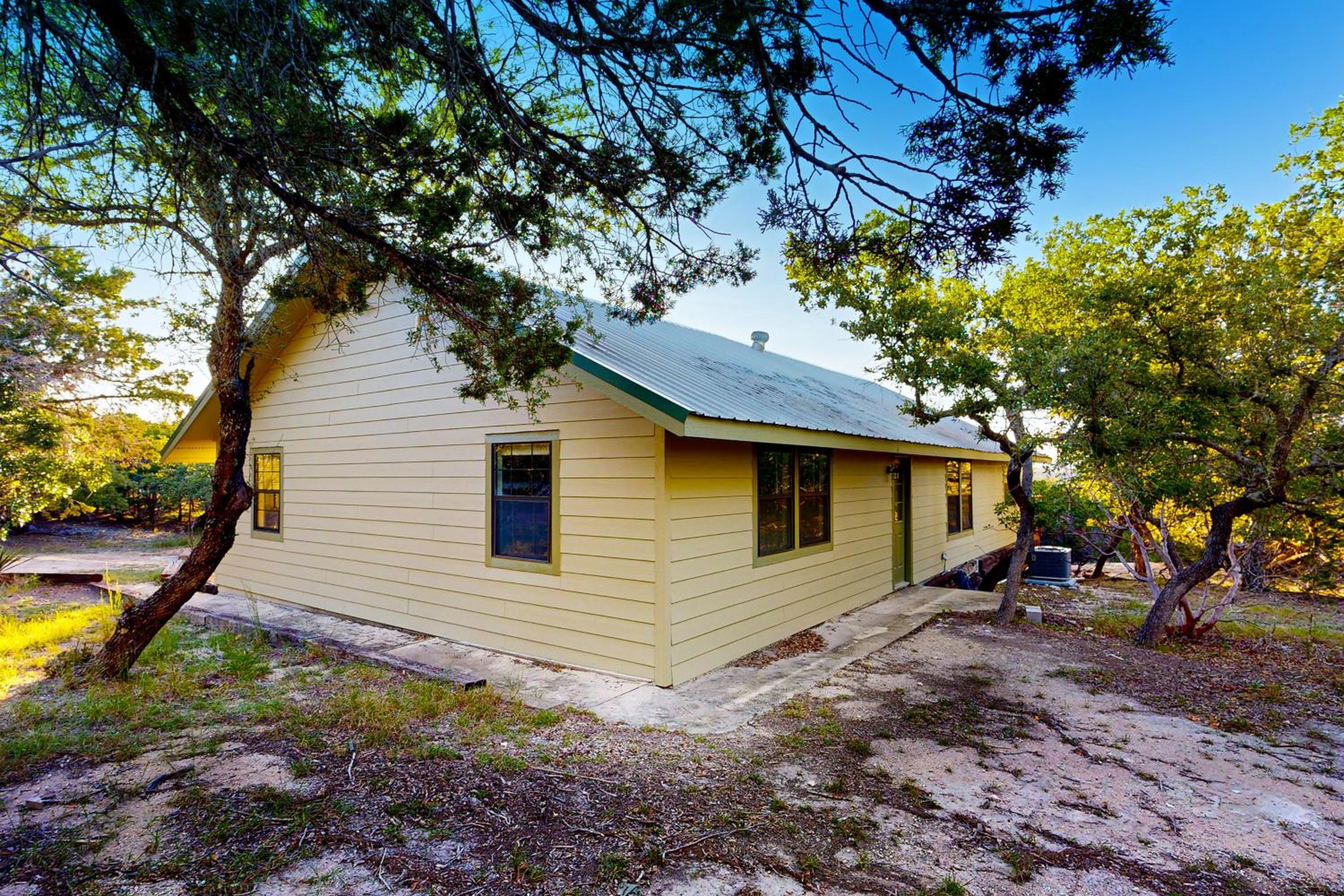 Hill Country Views and Patio Private Home