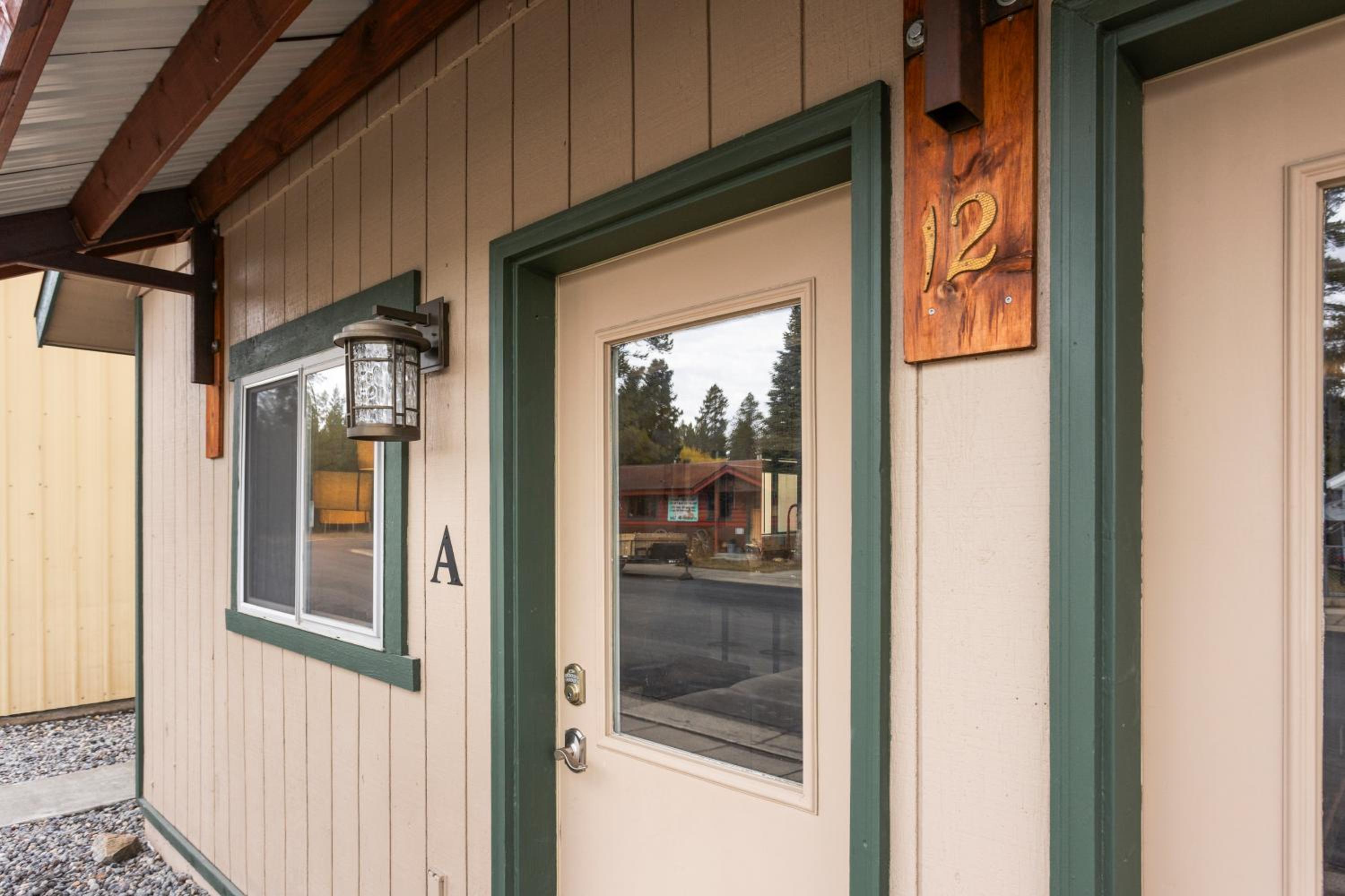 The Yellowstone Hideaway Unit A Cozy 1-Bedroom Yellowstone Hideaway, 1 Minute from Yellowstone Park! view 2