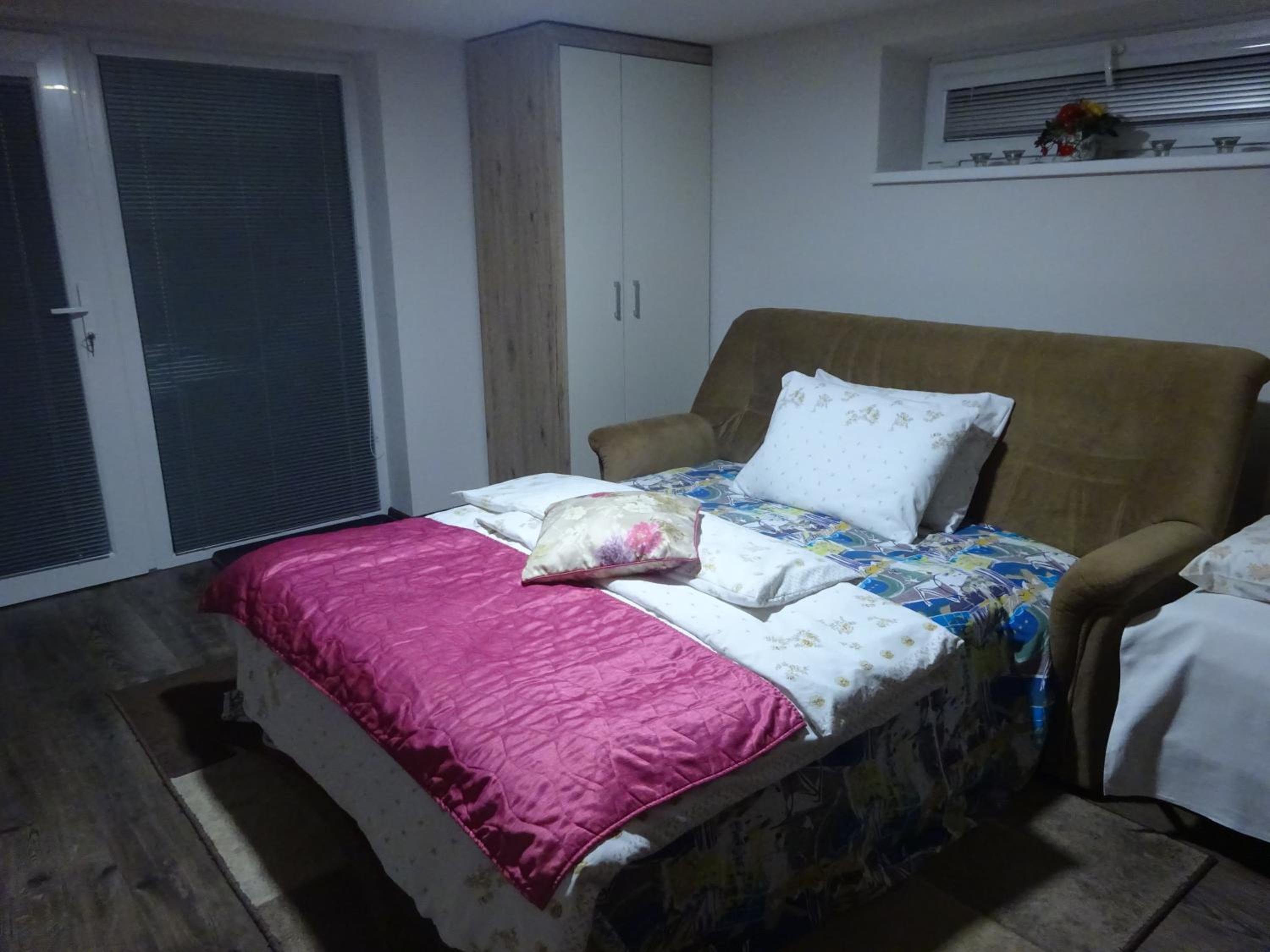 family friendly apartment 3 adults plus child