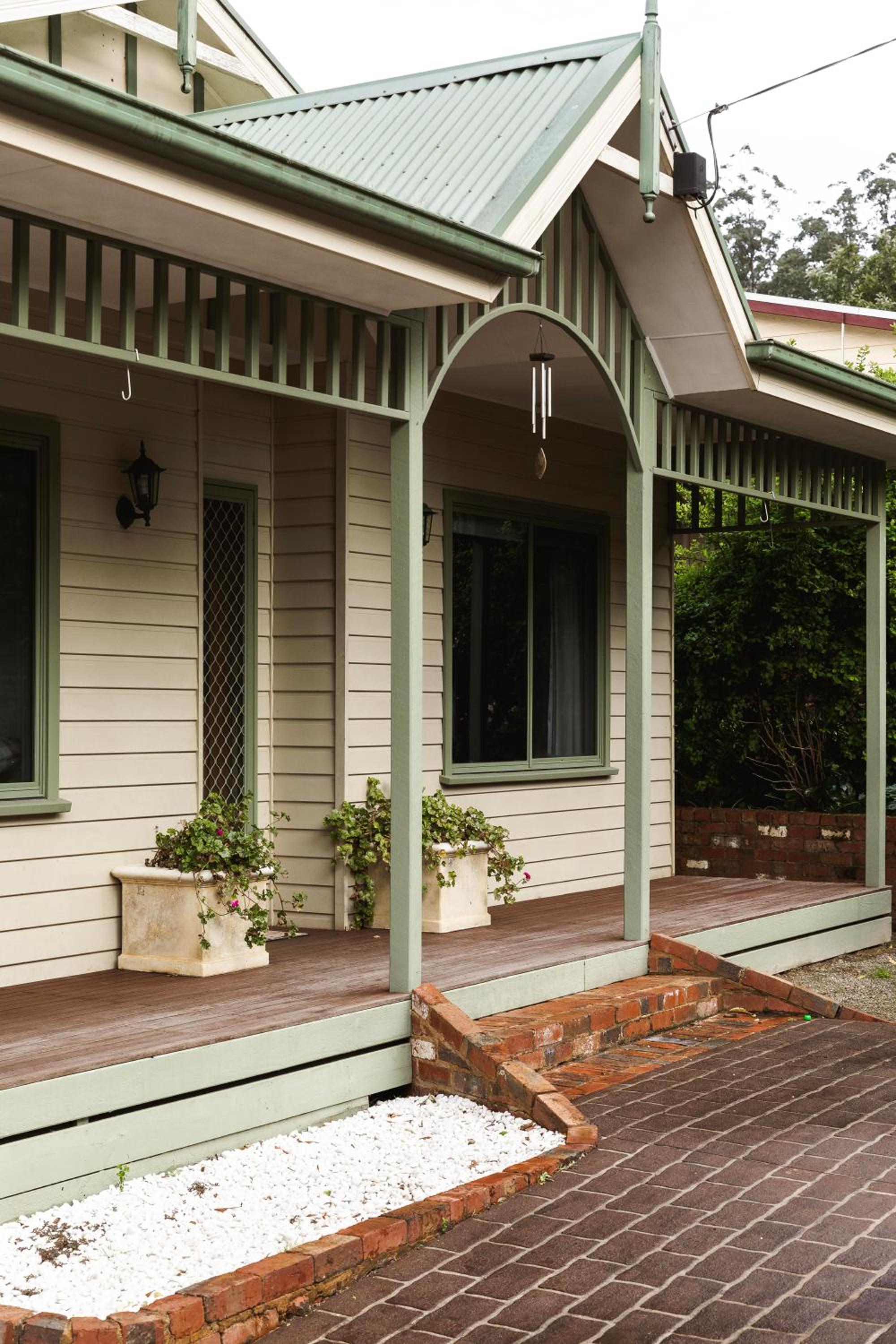 Hotel Hey Little Joe - Cosy Retreat with Mountain Views - Image 1