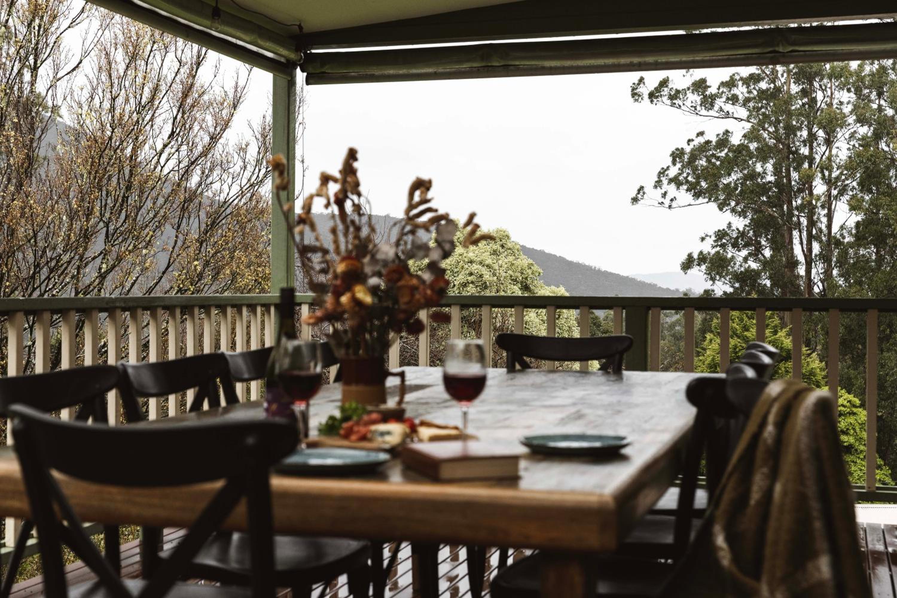 Hey Little Joe - Cosy Retreat with Mountain Views