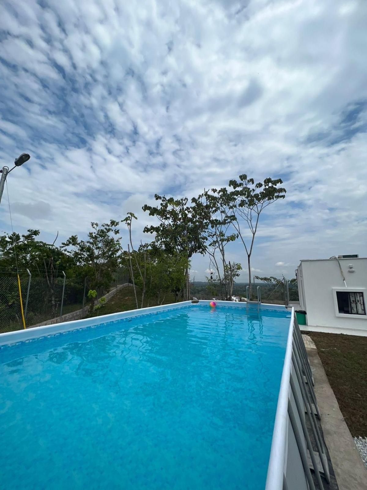 Cabaña Campestre con Piscina en la Hacienda Nápoles