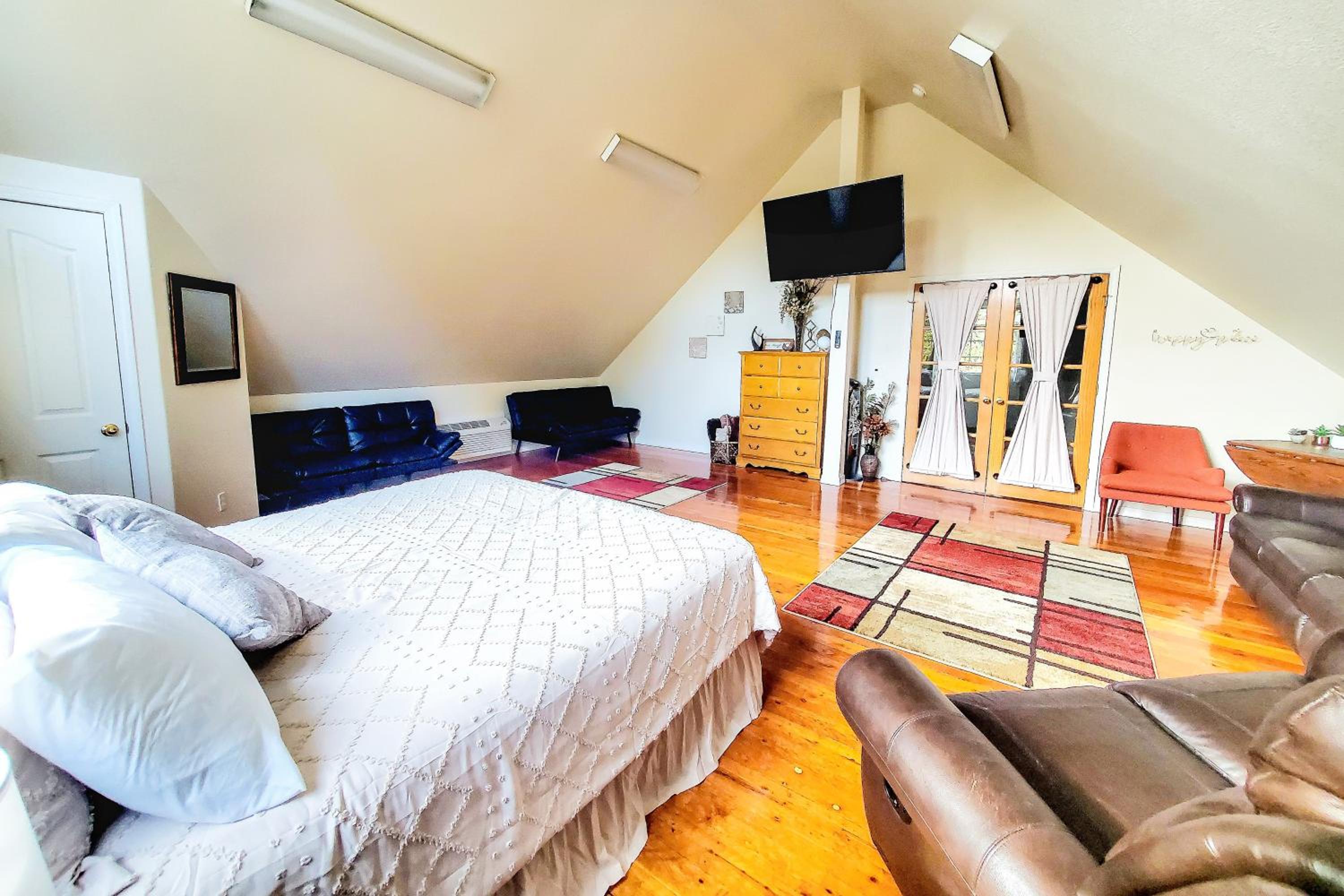 Explore Caves and Coast! Family-Friendly Oregon Stay