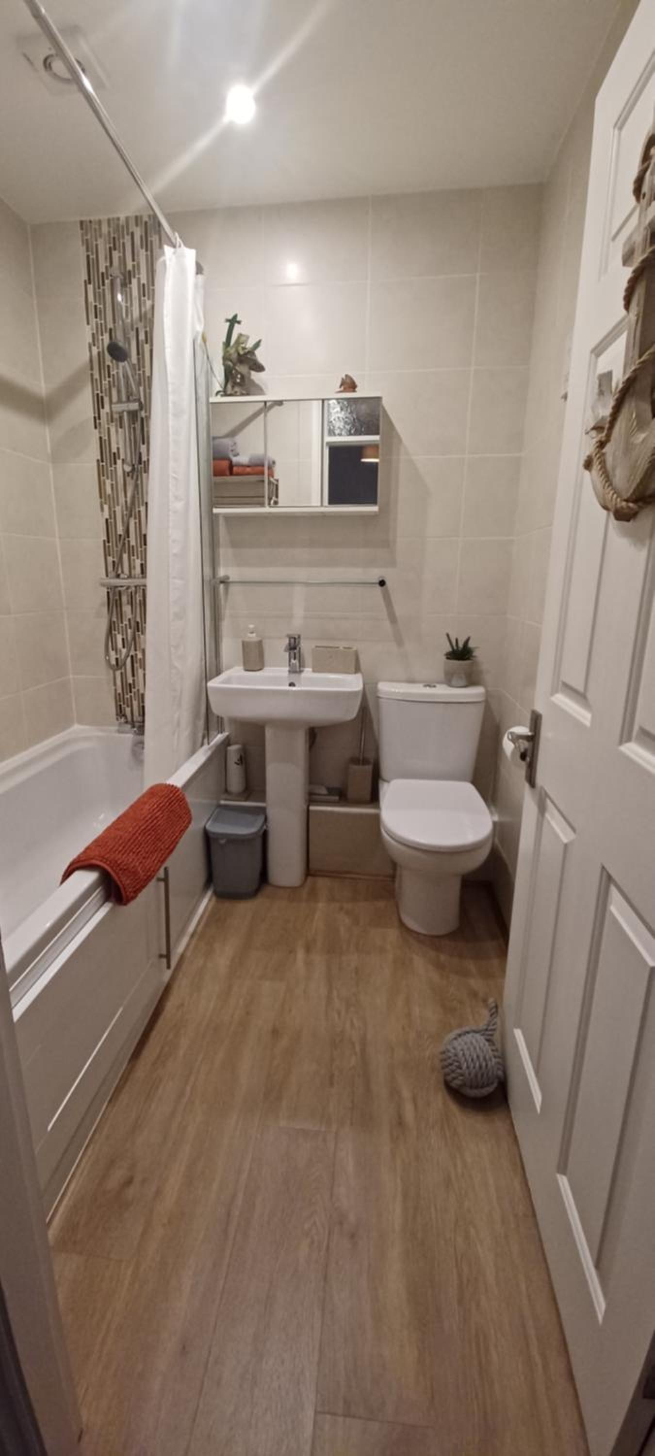 Cosy Retreat - house with double bedroom view 3