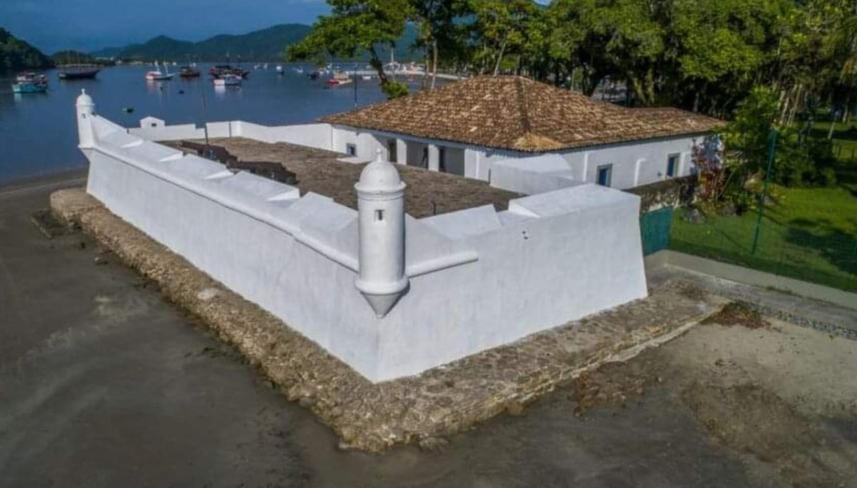Casa Master Pé na Areia com Piscina Wifi