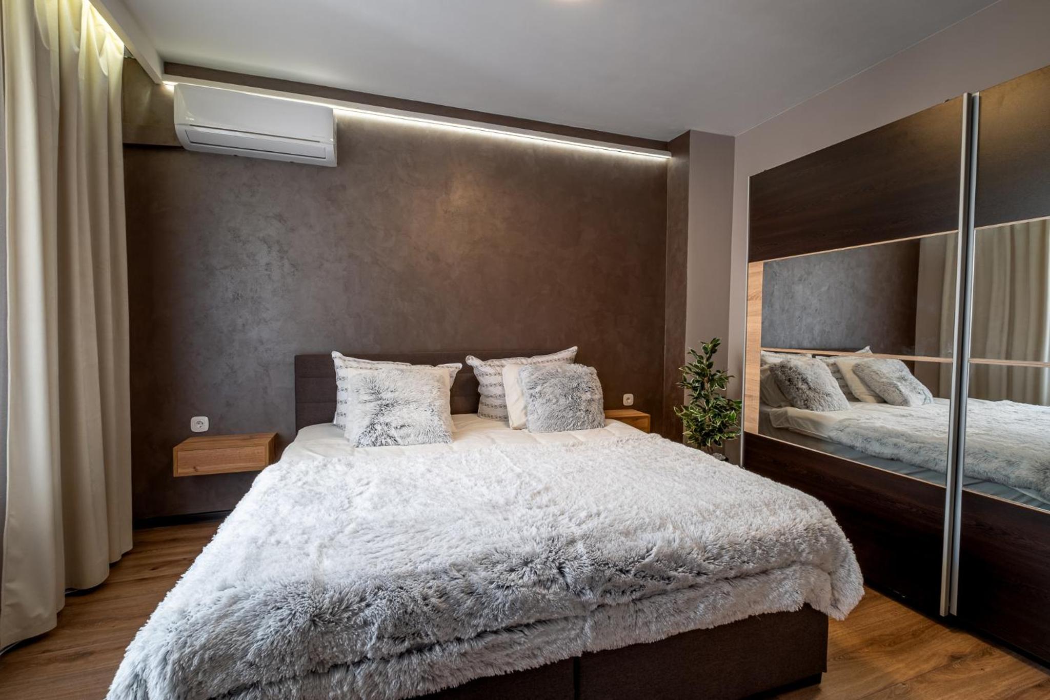 Luxury Redefined in City Center - Elevate Your Stay in a Smart and Modern Apartment