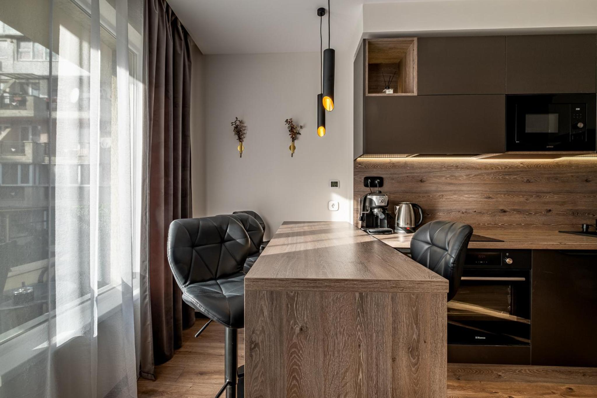 Luxury Redefined in City Center - Elevate Your Stay in a Smart and Modern Apartment