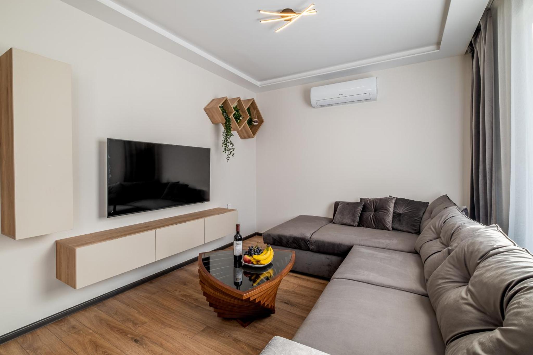 Luxury Redefined in City Center - Elevate Your Stay in a Smart and Modern Apartment