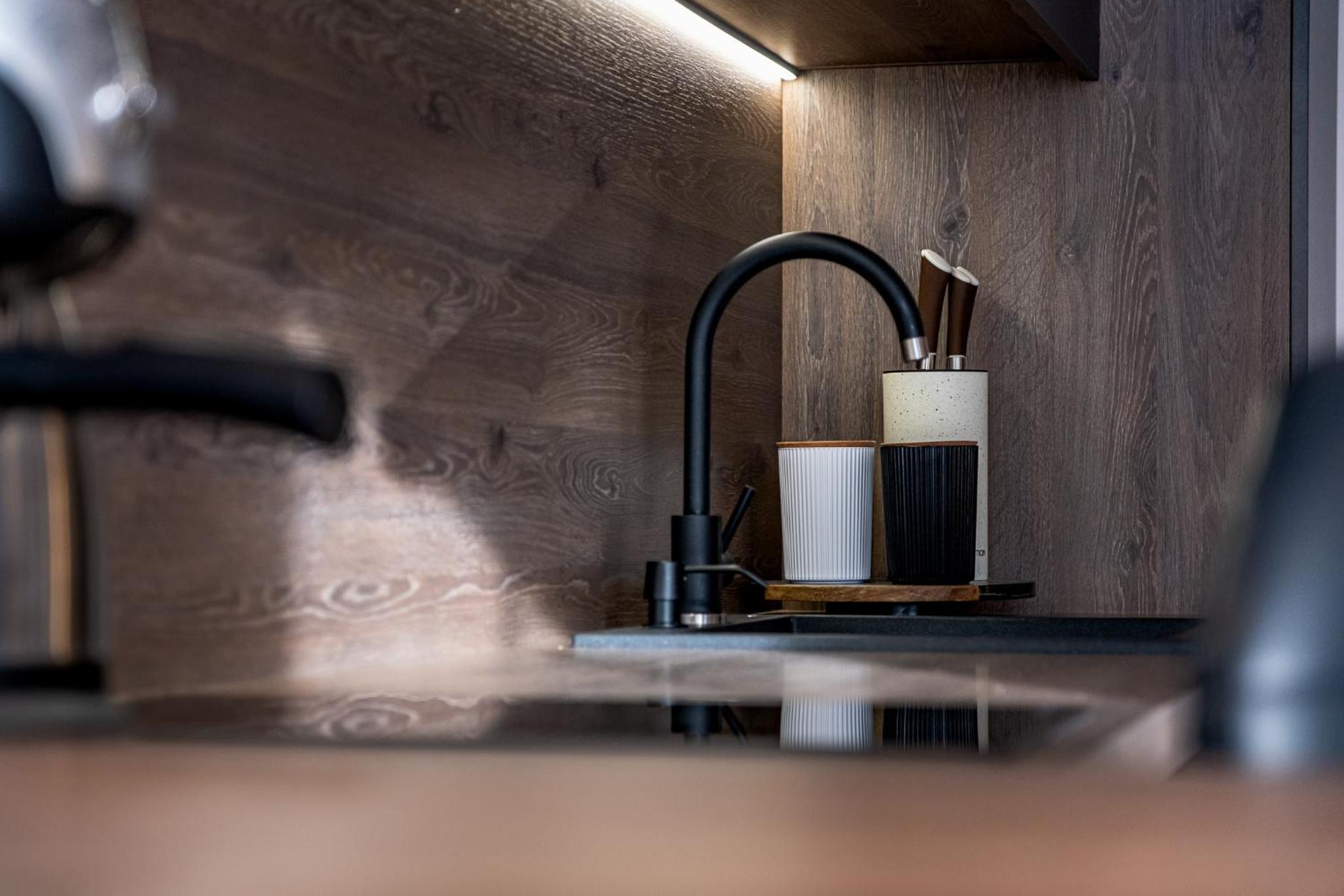 Luxury Redefined in City Center - Elevate Your Stay in a Smart and Modern Apartment