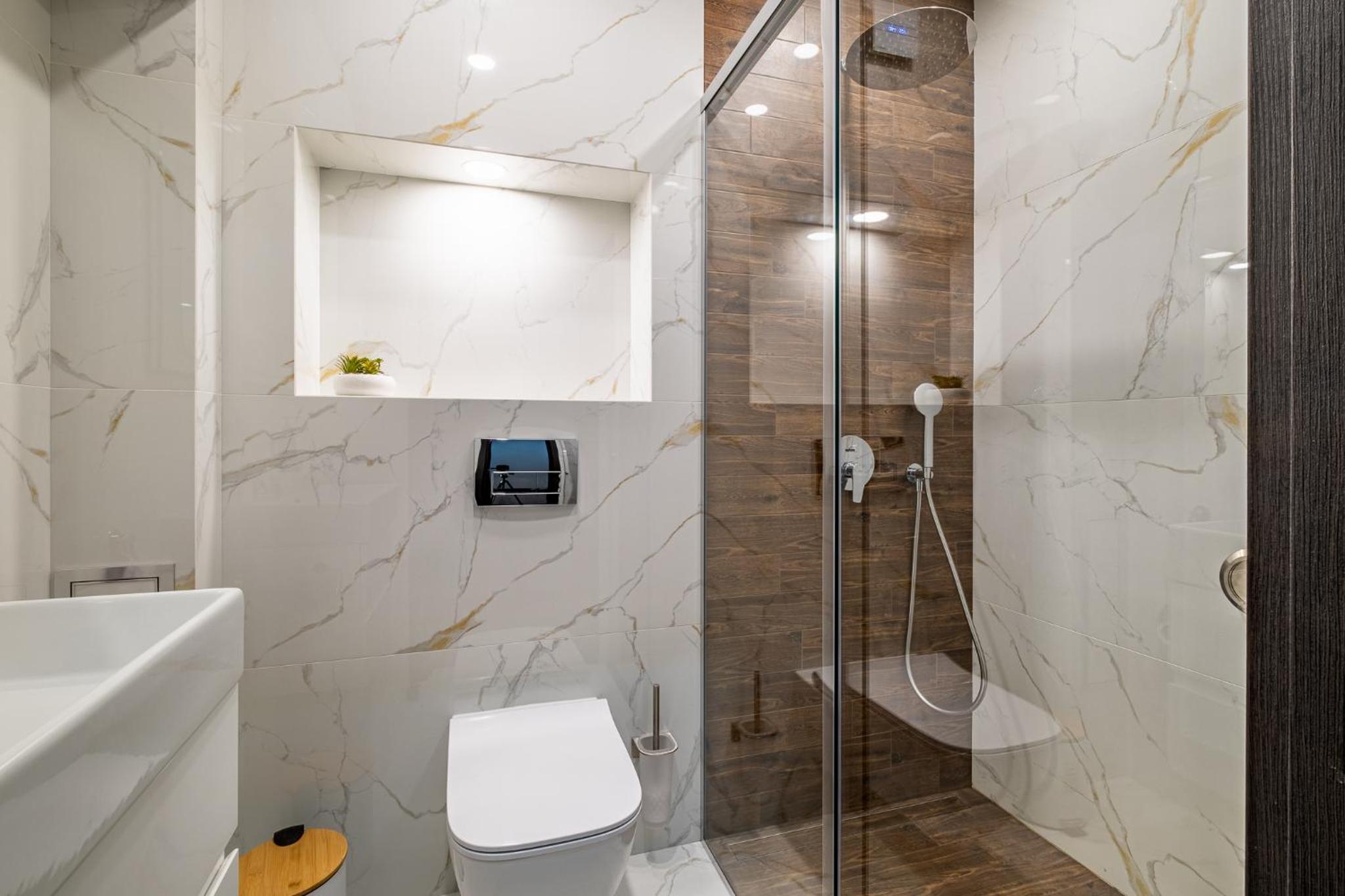 Luxury Redefined in City Center - Elevate Your Stay in a Smart and Modern Apartment