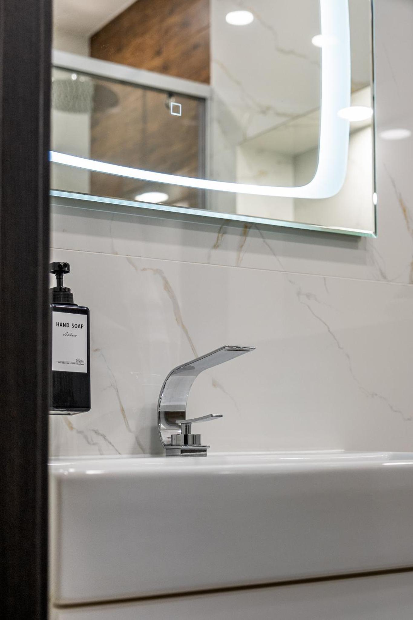 Luxury Redefined in City Center - Elevate Your Stay in a Smart and Modern Apartment