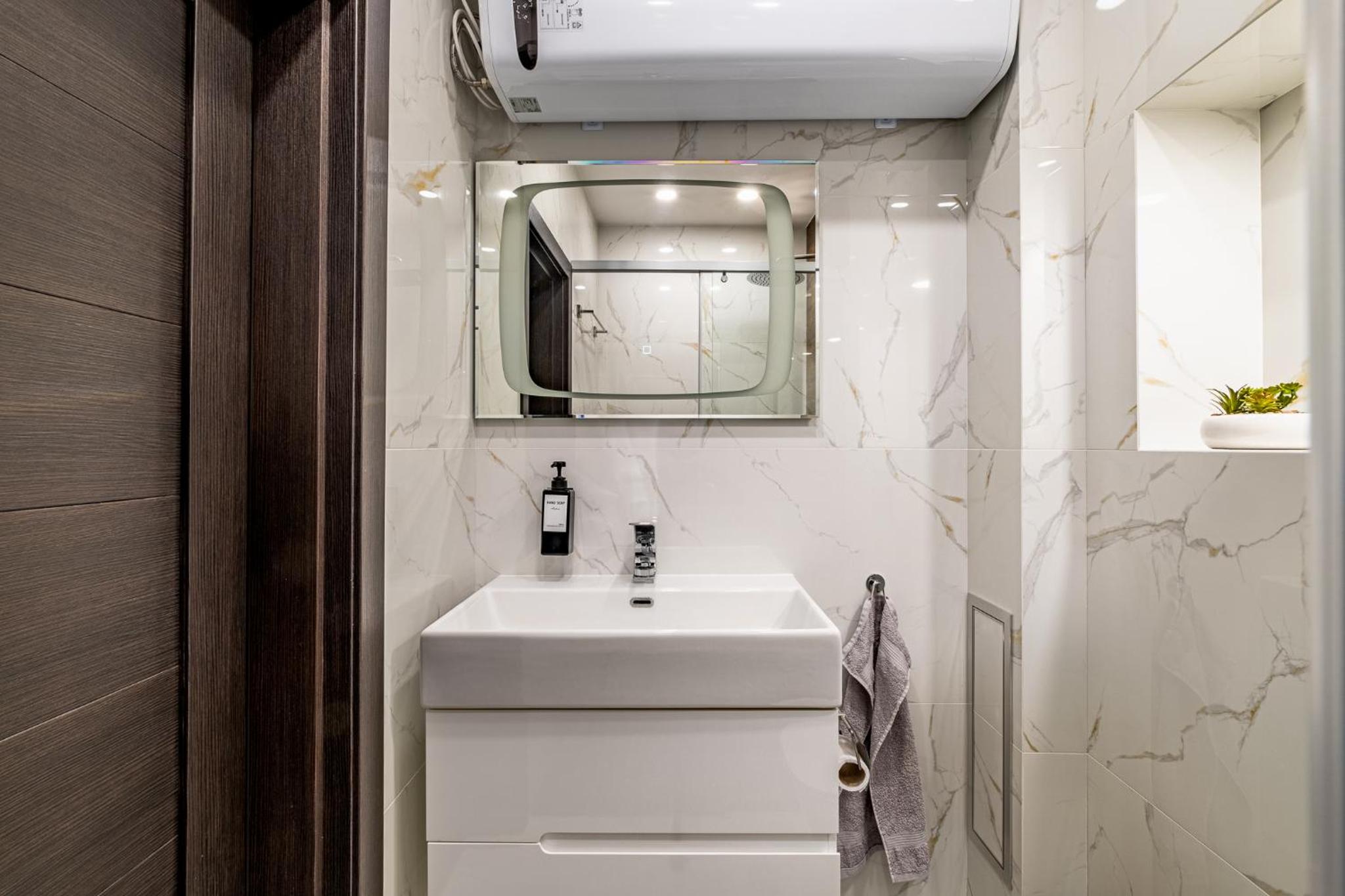Luxury Redefined in City Center - Elevate Your Stay in a Smart and Modern Apartment