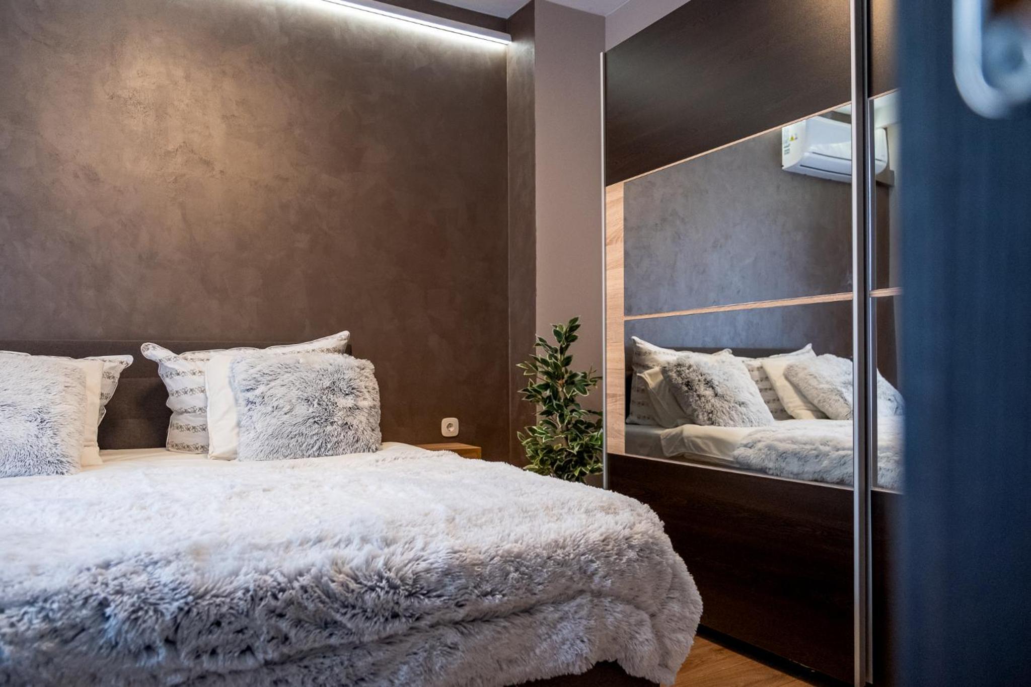 Luxury Redefined in City Center - Elevate Your Stay in a Smart and Modern Apartment