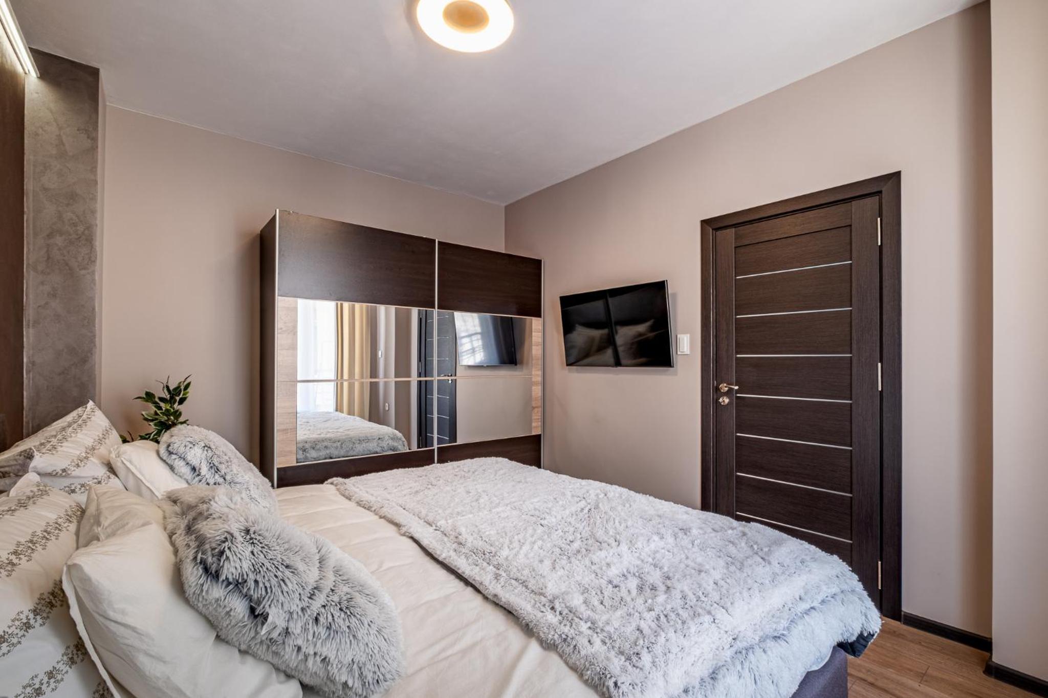 Luxury Redefined in City Center - Elevate Your Stay in a Smart and Modern Apartment