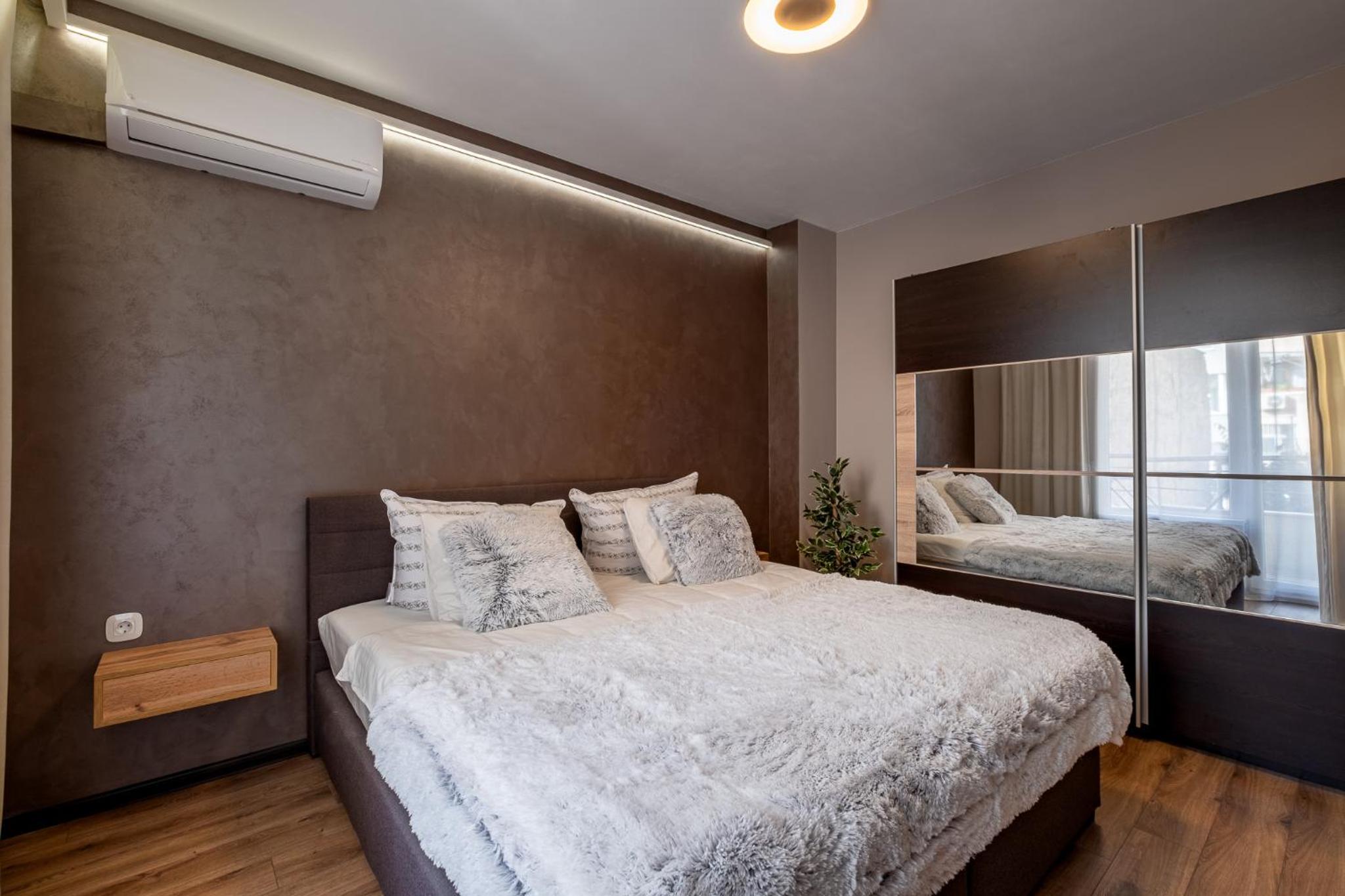 Luxury Redefined in City Center - Elevate Your Stay in a Smart and Modern Apartment