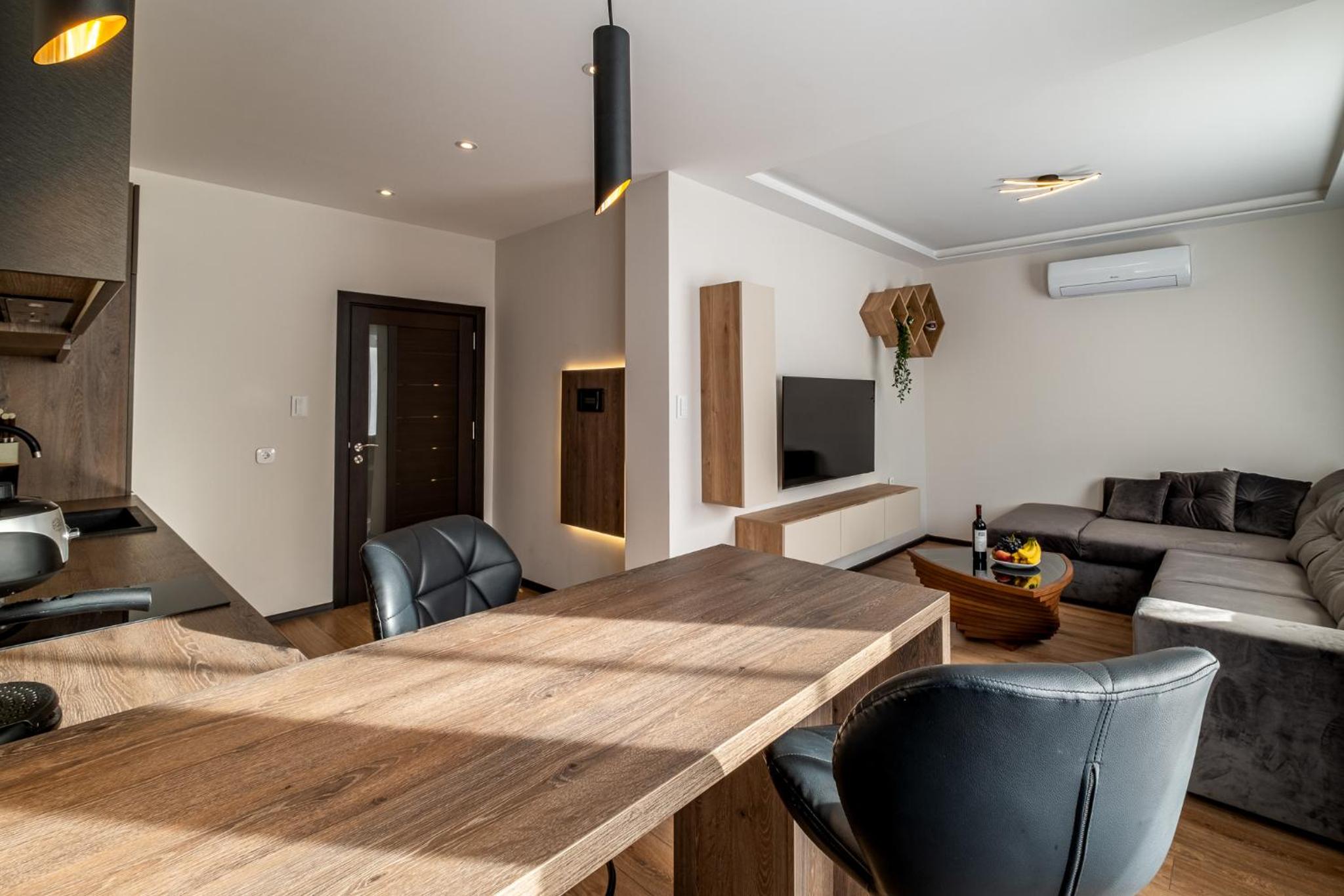 Luxury Redefined in City Center - Elevate Your Stay in a Smart and Modern Apartment