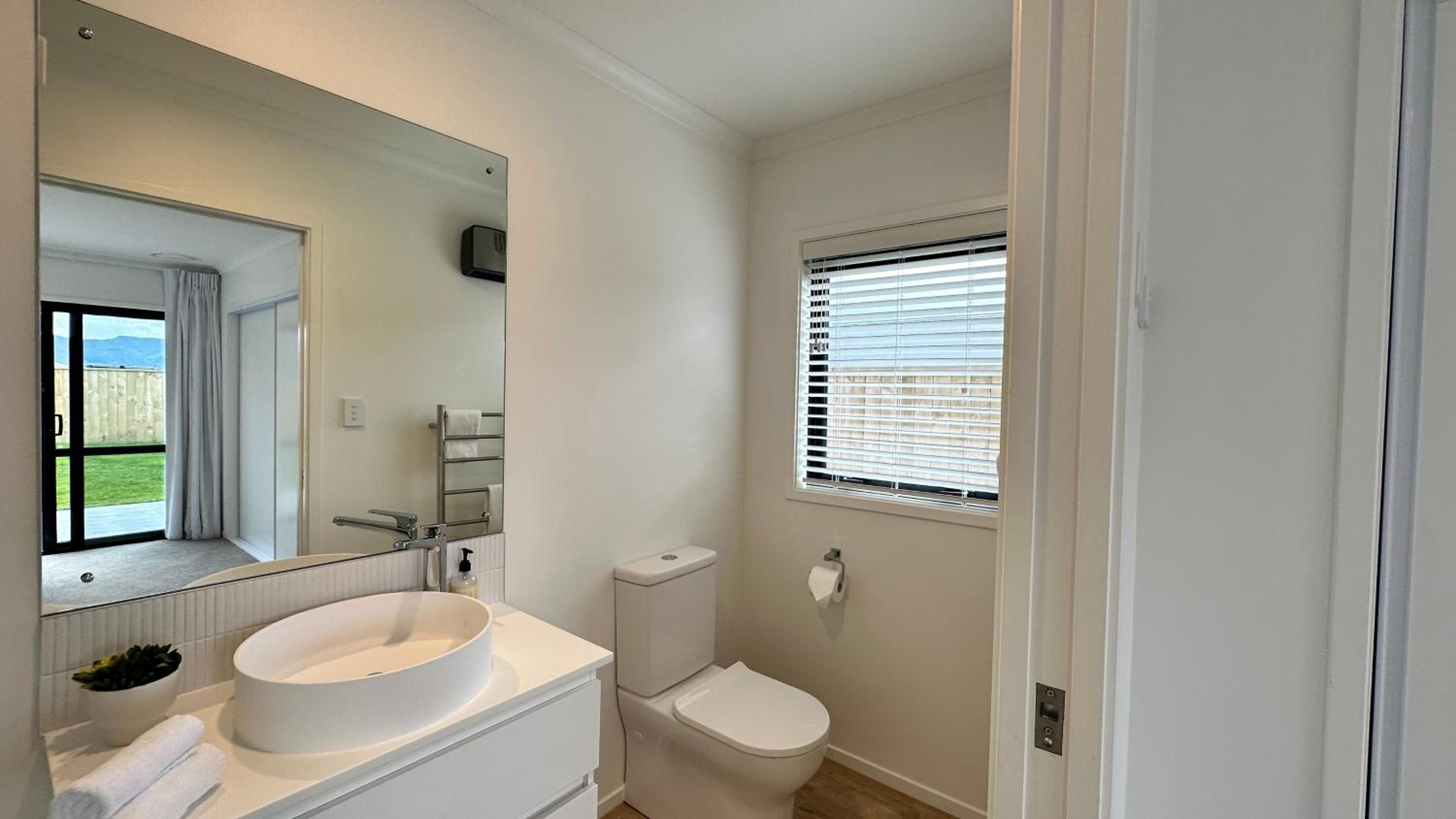 Luxurious Stay with Mountain Views view 3