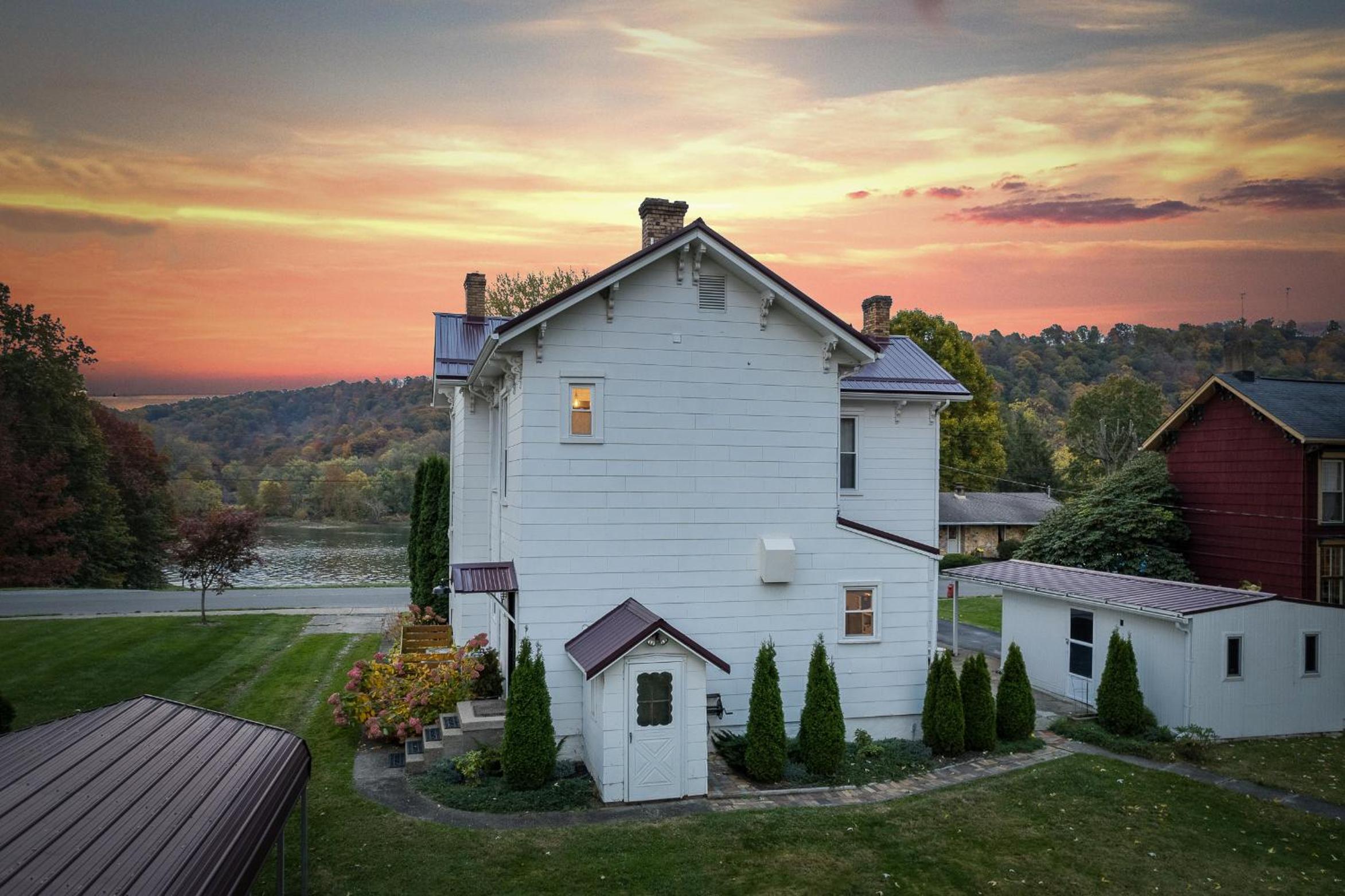 130 Yr Old Whimsical Gem On Ohio River view 4