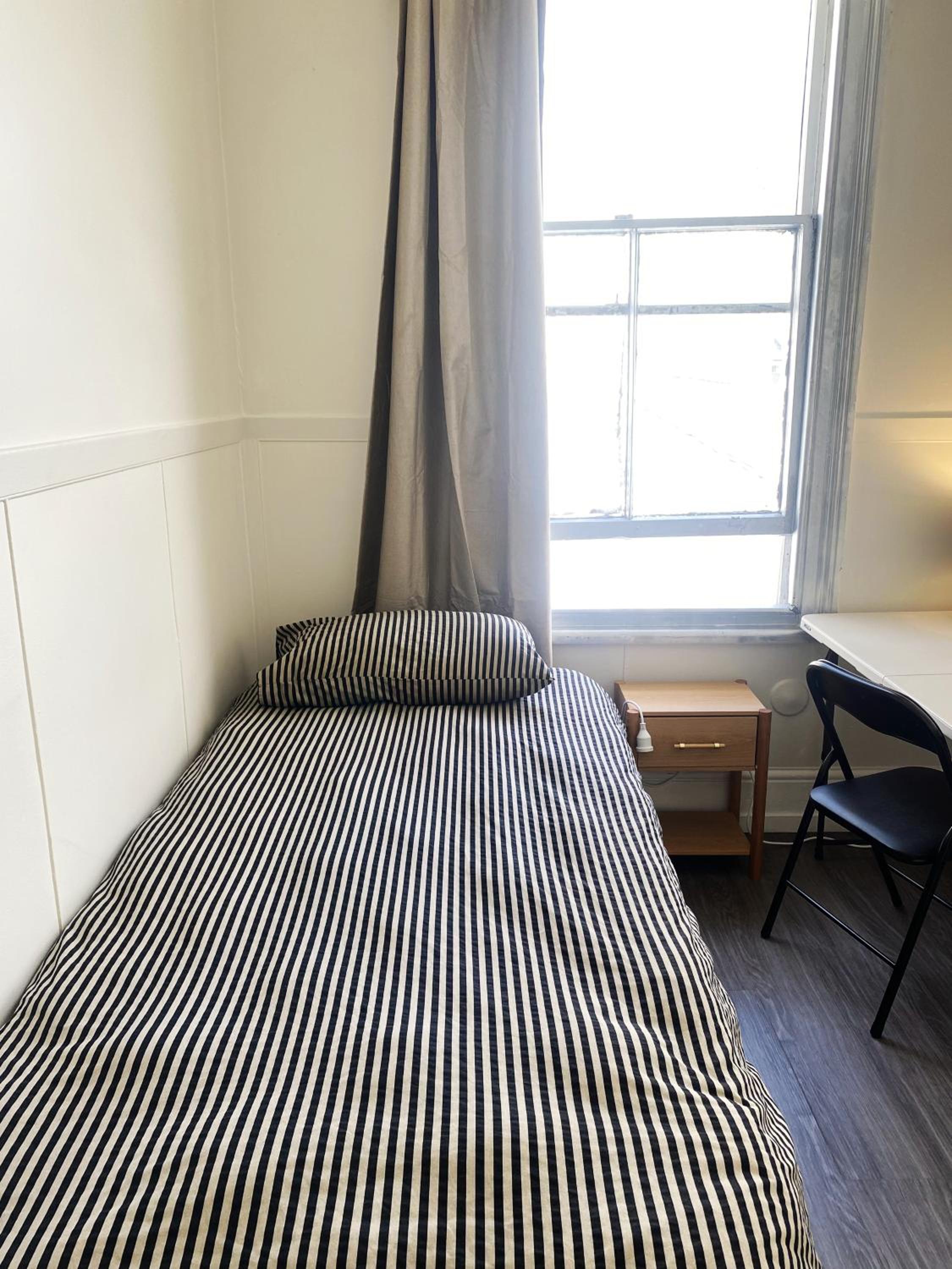 215 Edinburgh Castle - Image 4