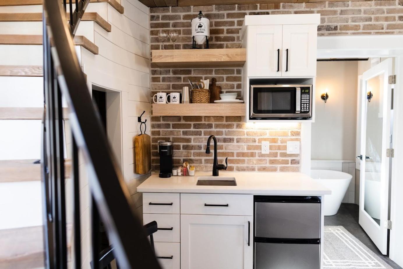 Unique Silo Honeymoon Suite/ Soaker Tub/ Sleeps 4 view 5