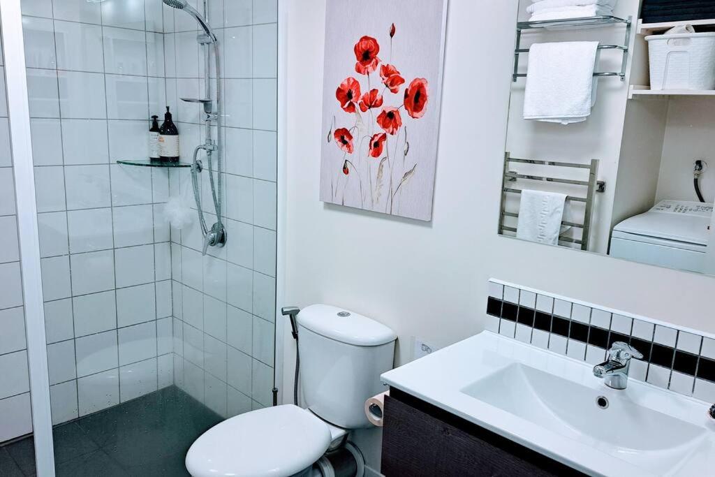 Prime Location in Town Centre with Alpine Views view 5