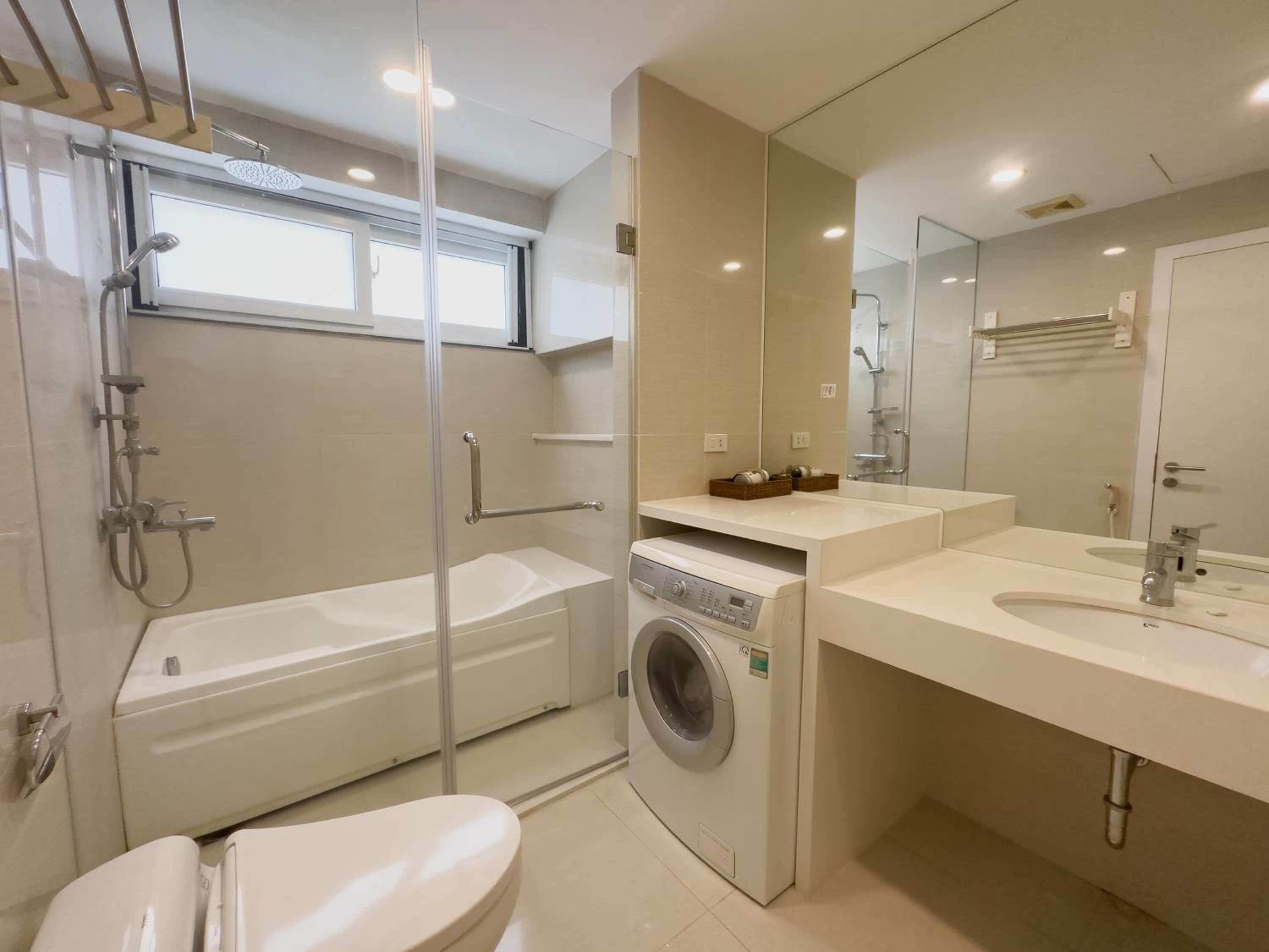 Sun Apartment 302