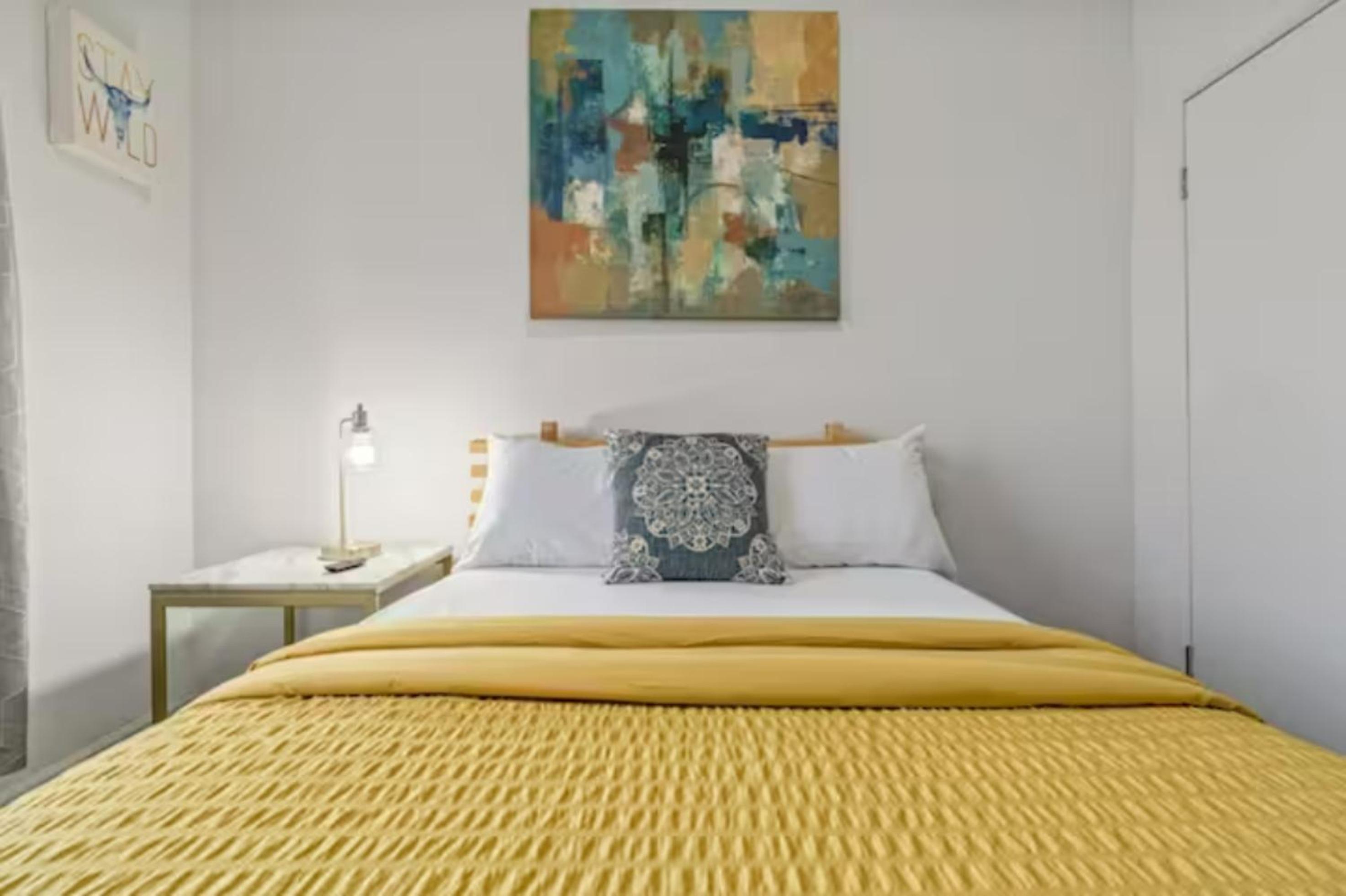 Urban Chic Apartments Near Center City view 4