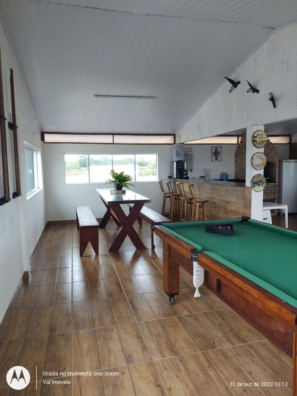 Casa amarela cantinho de lazer
