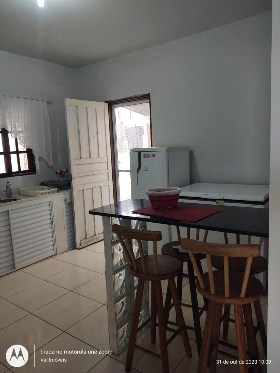 Casa amarela cantinho de lazer