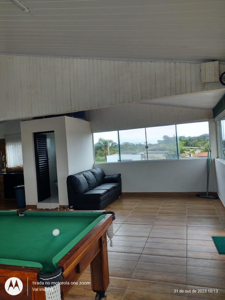 Casa amarela cantinho de lazer