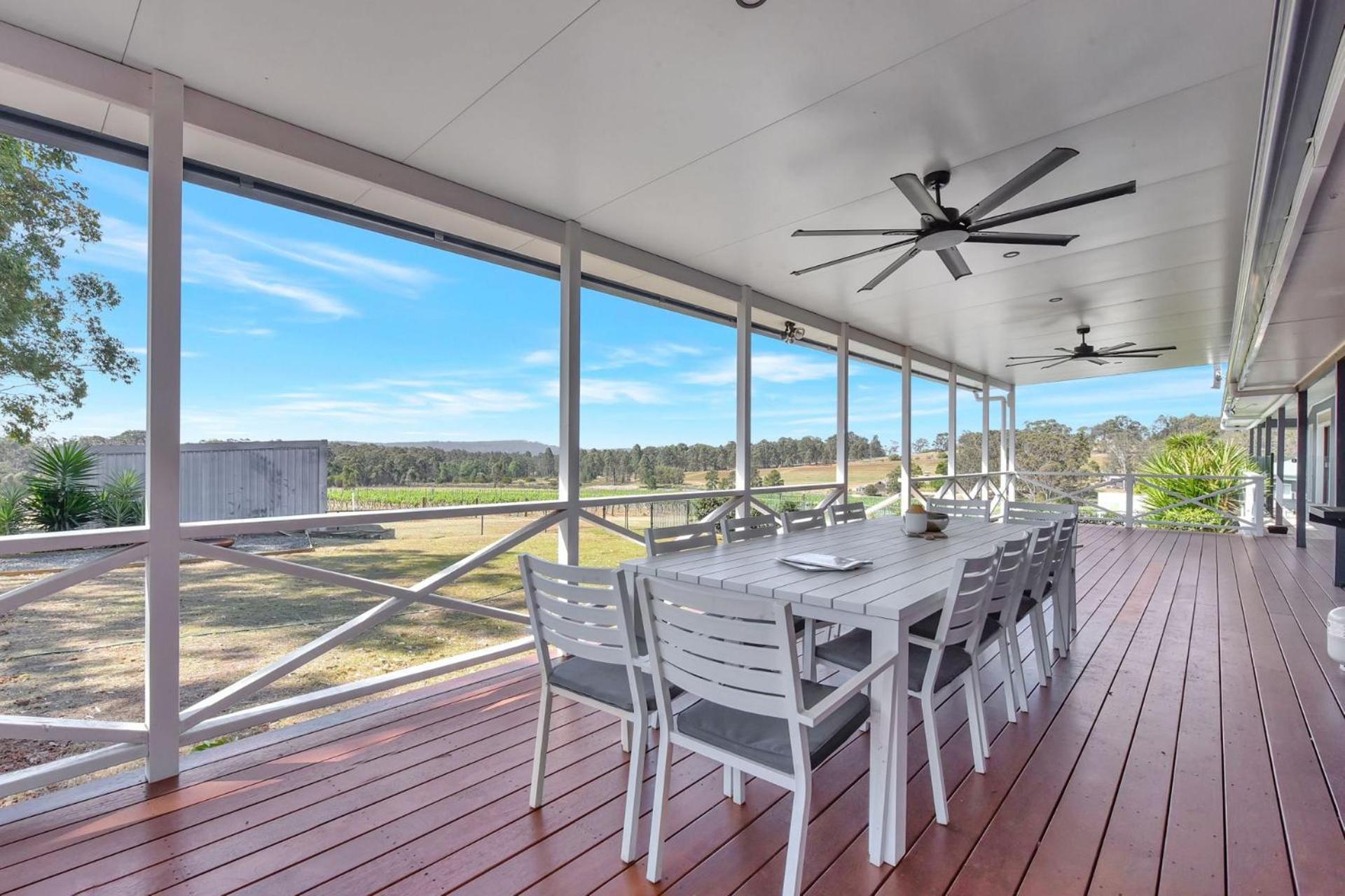 Palmers Lane On Vineyard 5br Homestead with Pool