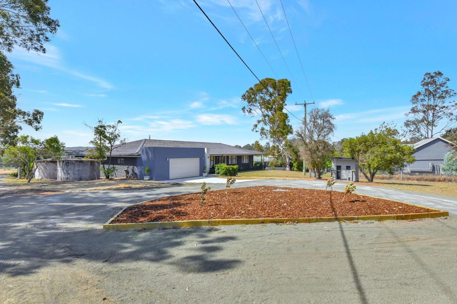 Palmers Lane On Vineyard 5br Homestead with Pool