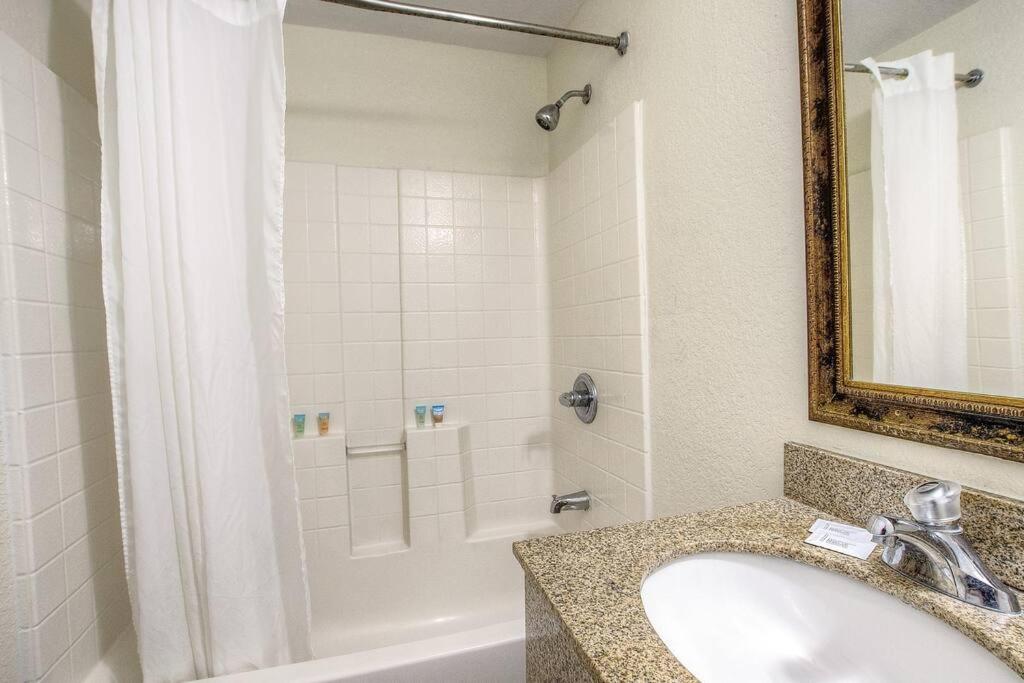 Beachfrnt Oasis:King Bed+Wi-Fi+AC+Free Parking*140 view 4