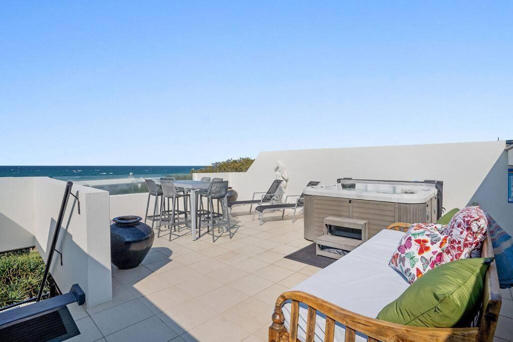 Lookout 334 - Endless Ocean Views - Rooftop Spa