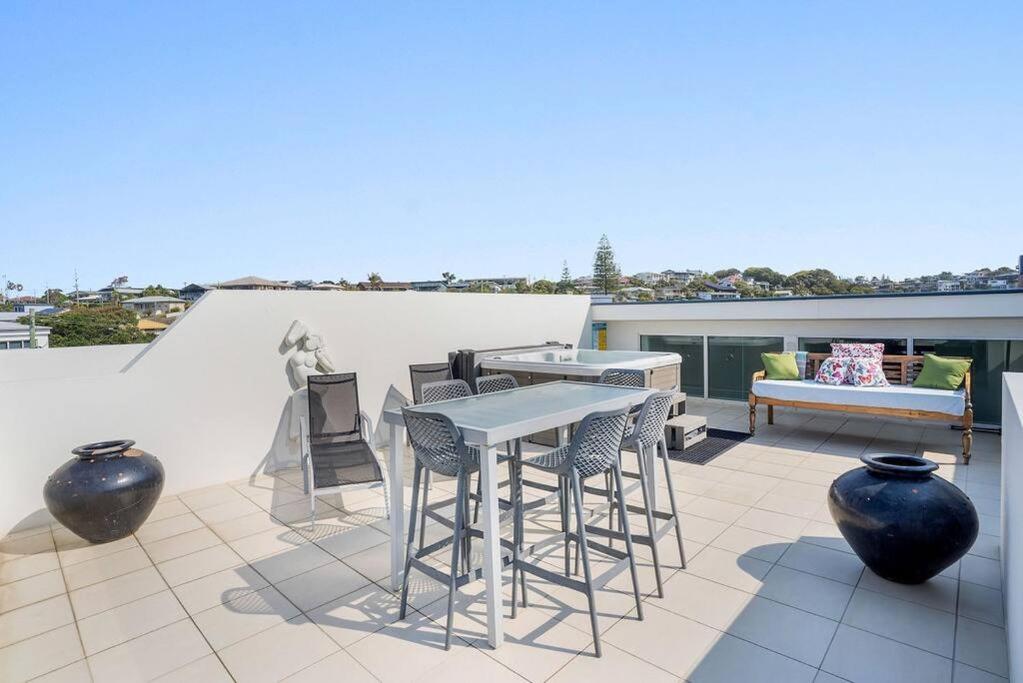 Lookout 334 - Endless Ocean Views - Rooftop Spa