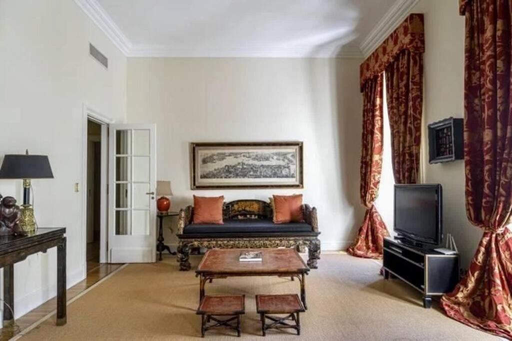 Belle Epoque Style Apartment Entire floor on the most sofisticated avenue of the city