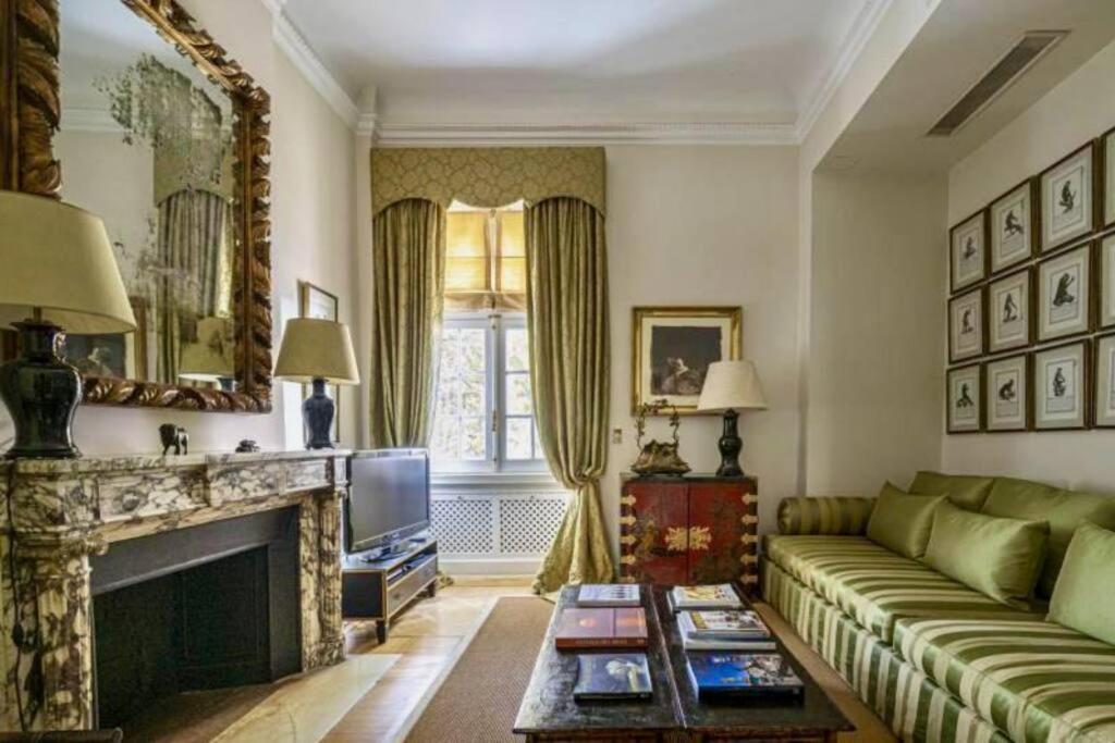 Belle Epoque Style Apartment Entire floor on the most sofisticated avenue of the city
