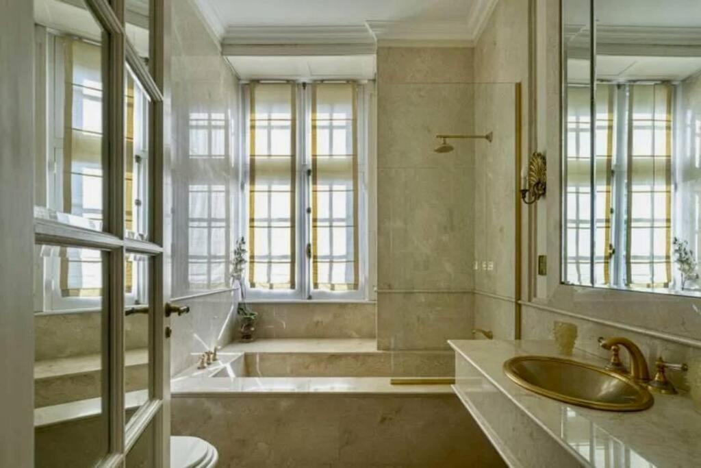 Belle Epoque Style Apartment Entire floor on the most sofisticated avenue of the city
