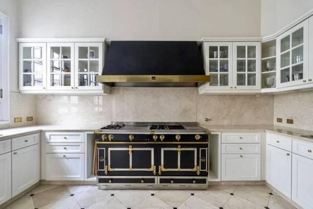 Belle Epoque Style Apartment Entire floor on the most sofisticated avenue of the city