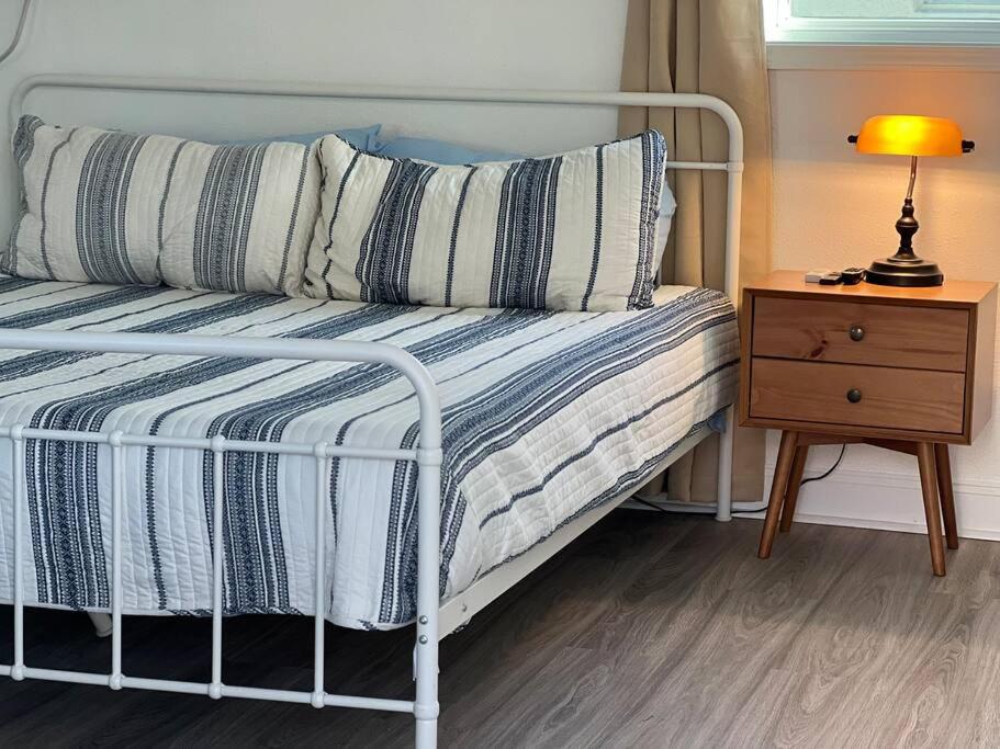 BeachFrnt 2BR w/FullKitchen*127* view 2