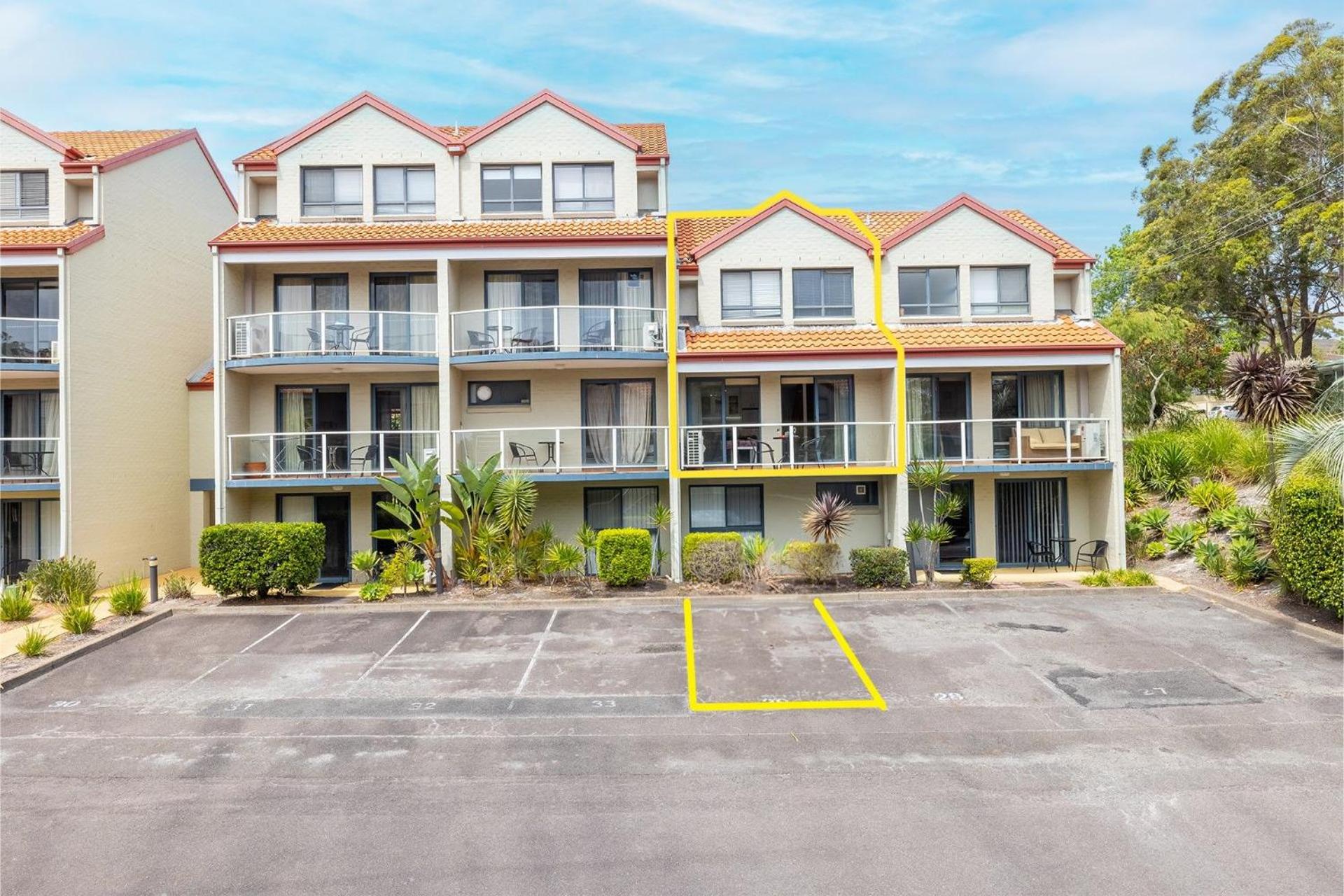Nelson Bay Breeze Apartment, 29,1 Trafalgar Street - Air conditioned unit with Linen supplied, complex pool and spa
