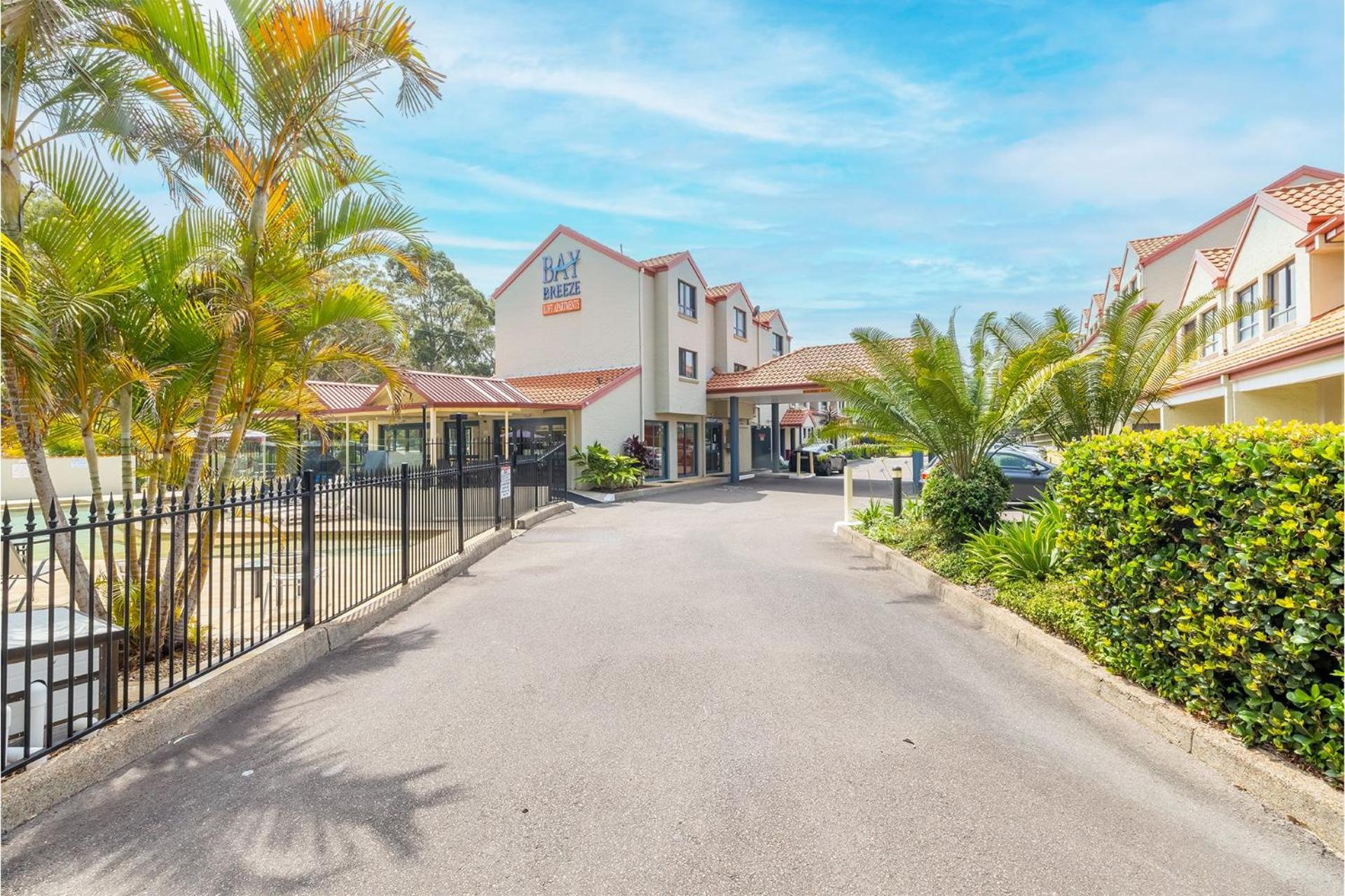 Hotel Nelson Bay Breeze Apartment, 29,1 Trafalgar Street - Air conditioned unit with Linen supplied, complex pool and spa - Image 1