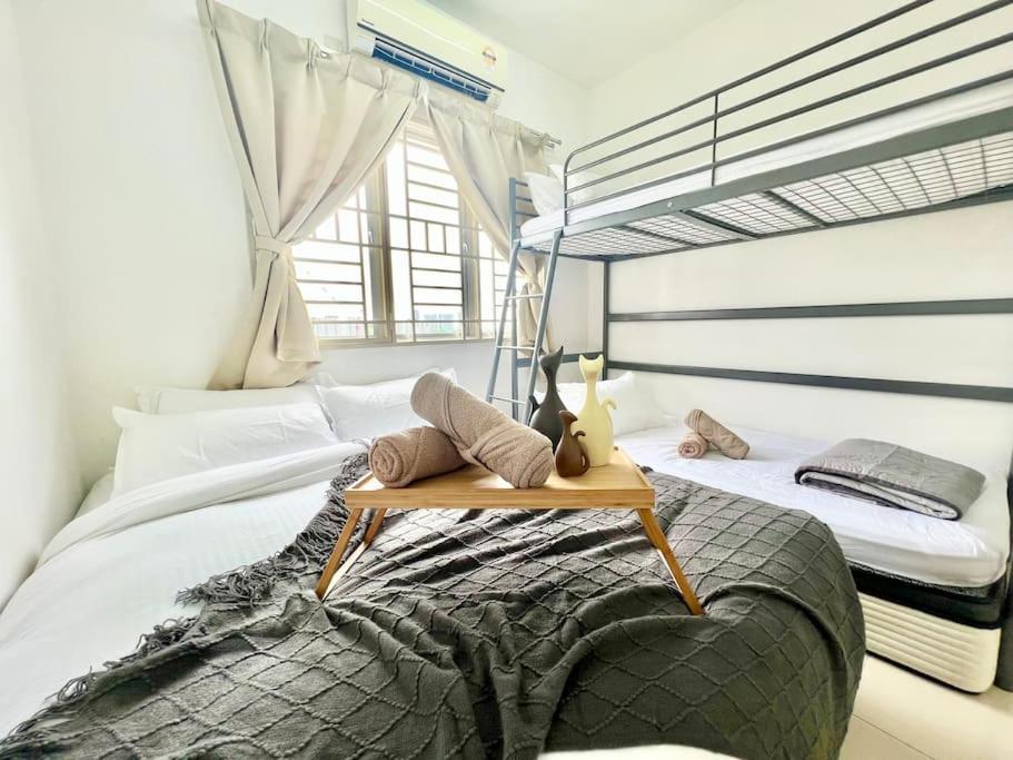 O3 1-12Pax Cozy Home Setia Alam SCCC TV&WiFi Pool view 4