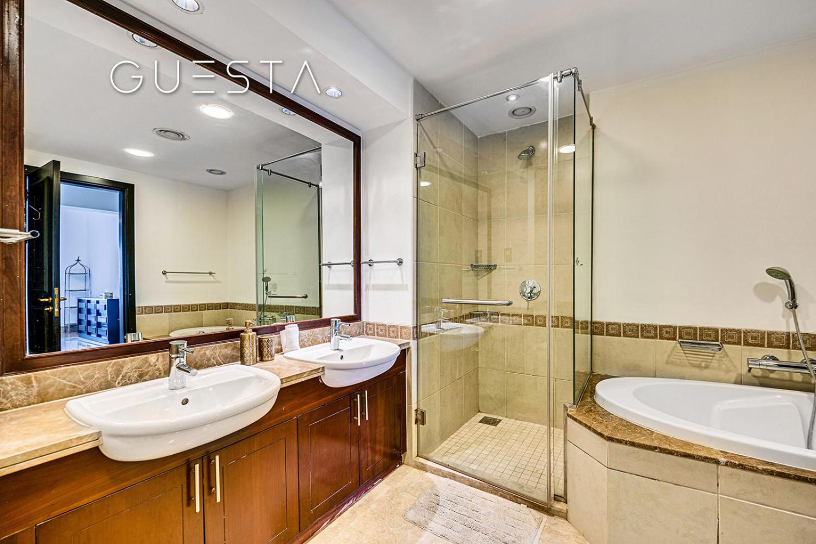 Fairmont Apartments The Palm, Free access to hotel beach and pools