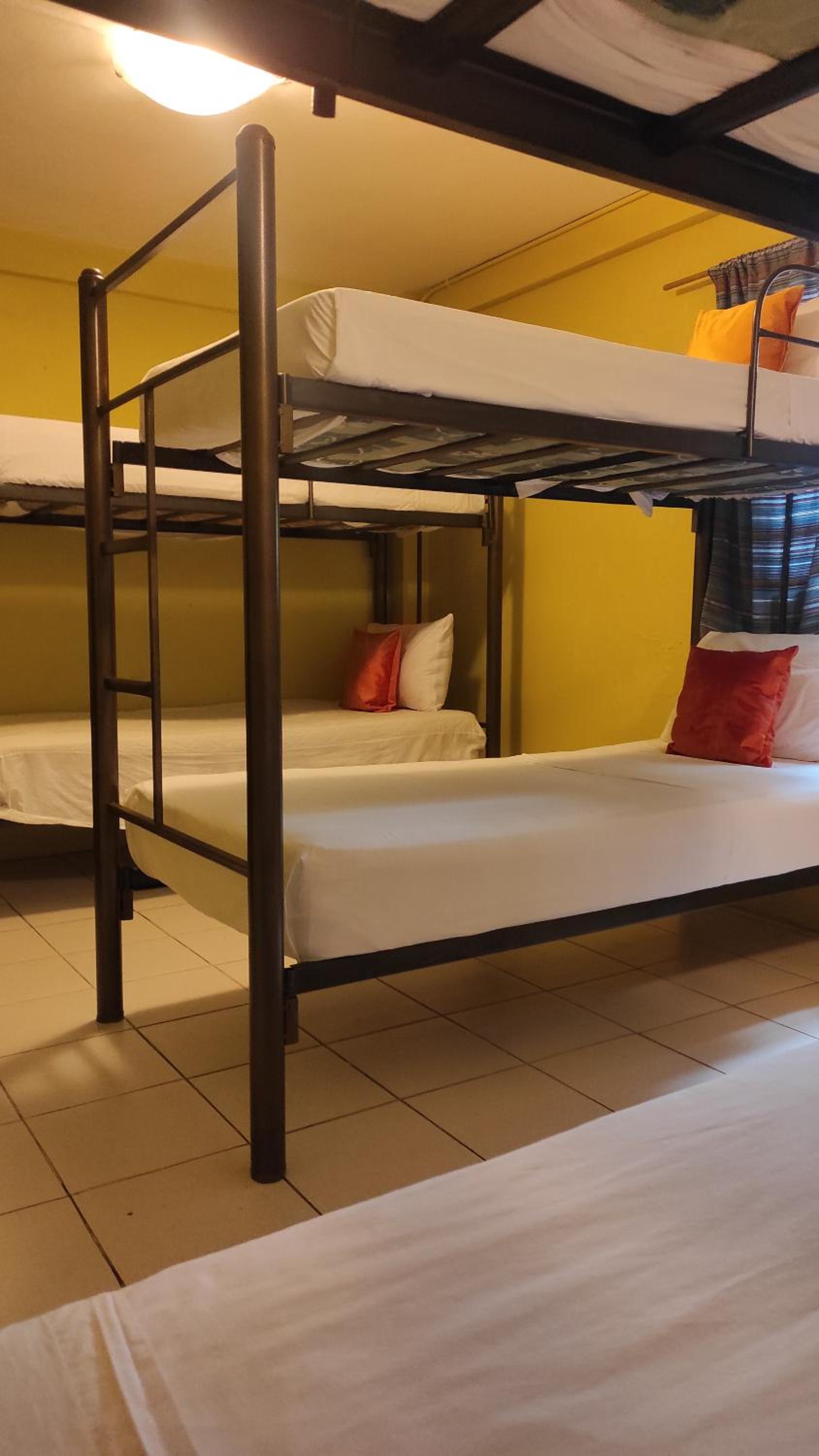 Dreamkapture Hostel close to the airport and bus terminal