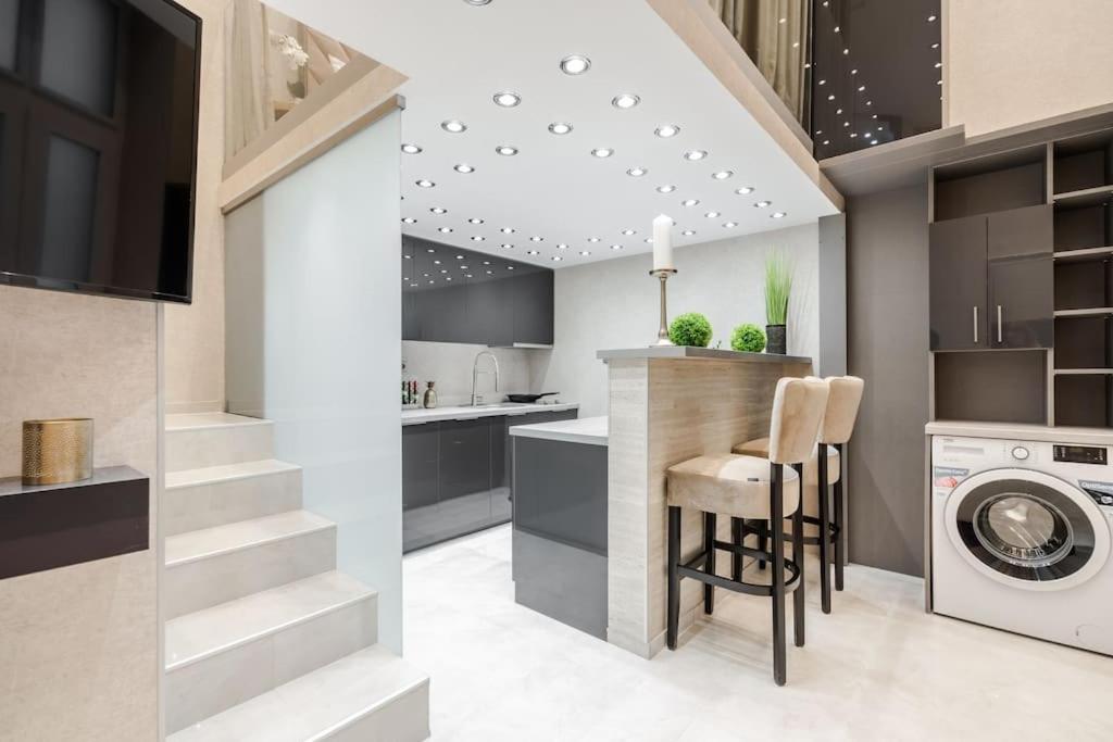 Stylish two-bedroom suite in the center