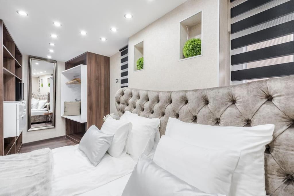 Stylish two-bedroom suite in the center