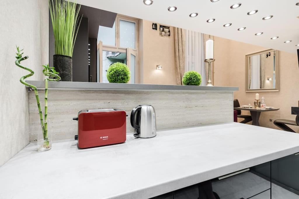 Stylish two-bedroom suite in the center