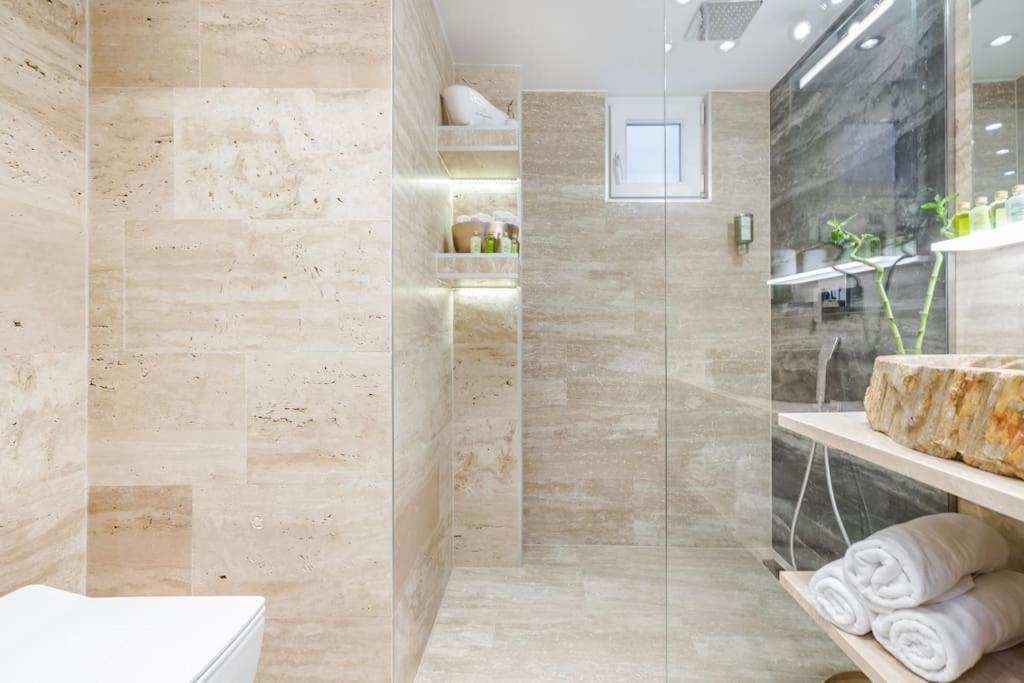 Stylish two-bedroom suite in the center