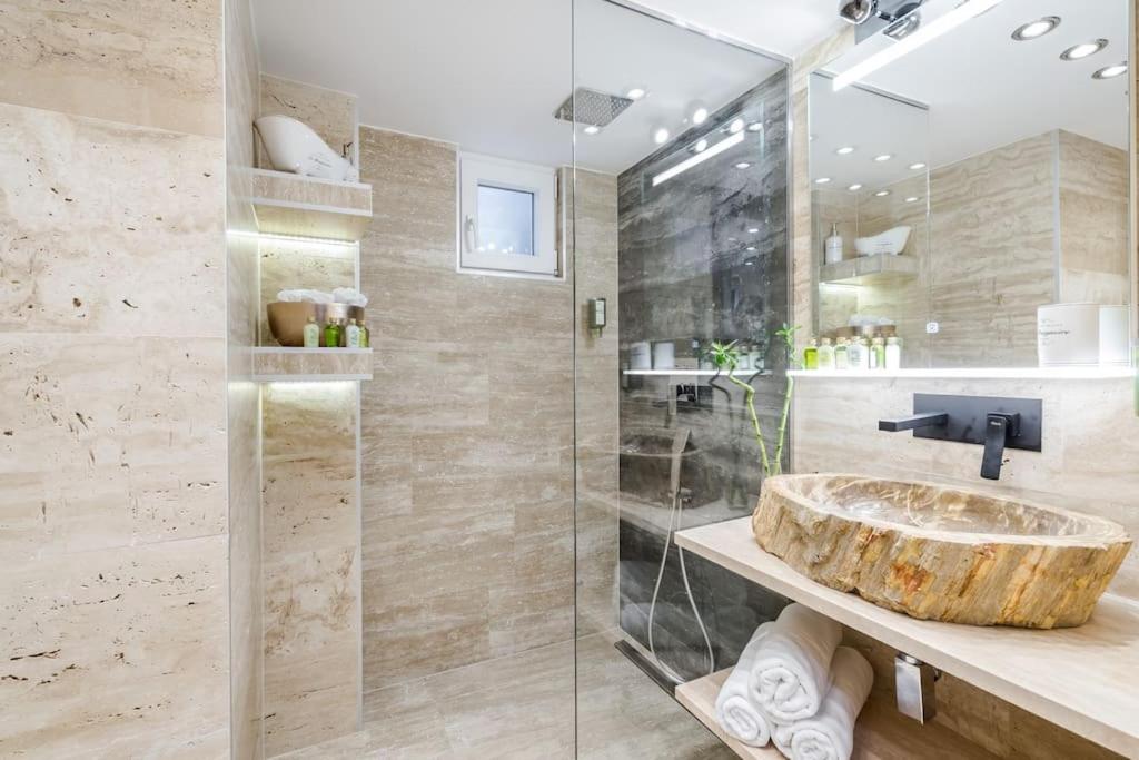 Stylish two-bedroom suite in the center